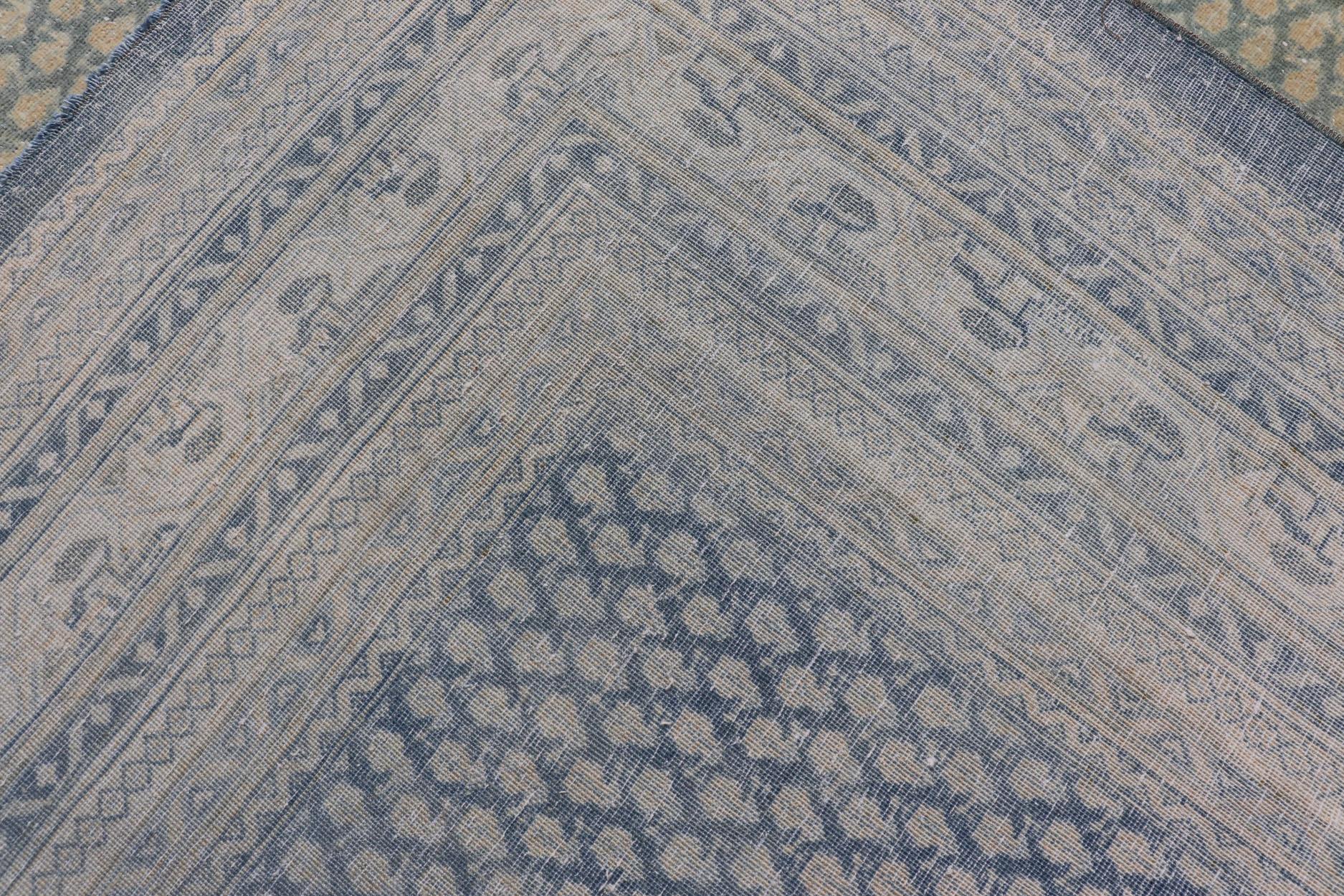 Handgeknüpfter antiker persischer Täbriz-Teppich aus Wolle mit minimalistischem Design in Blau  im Angebot 11