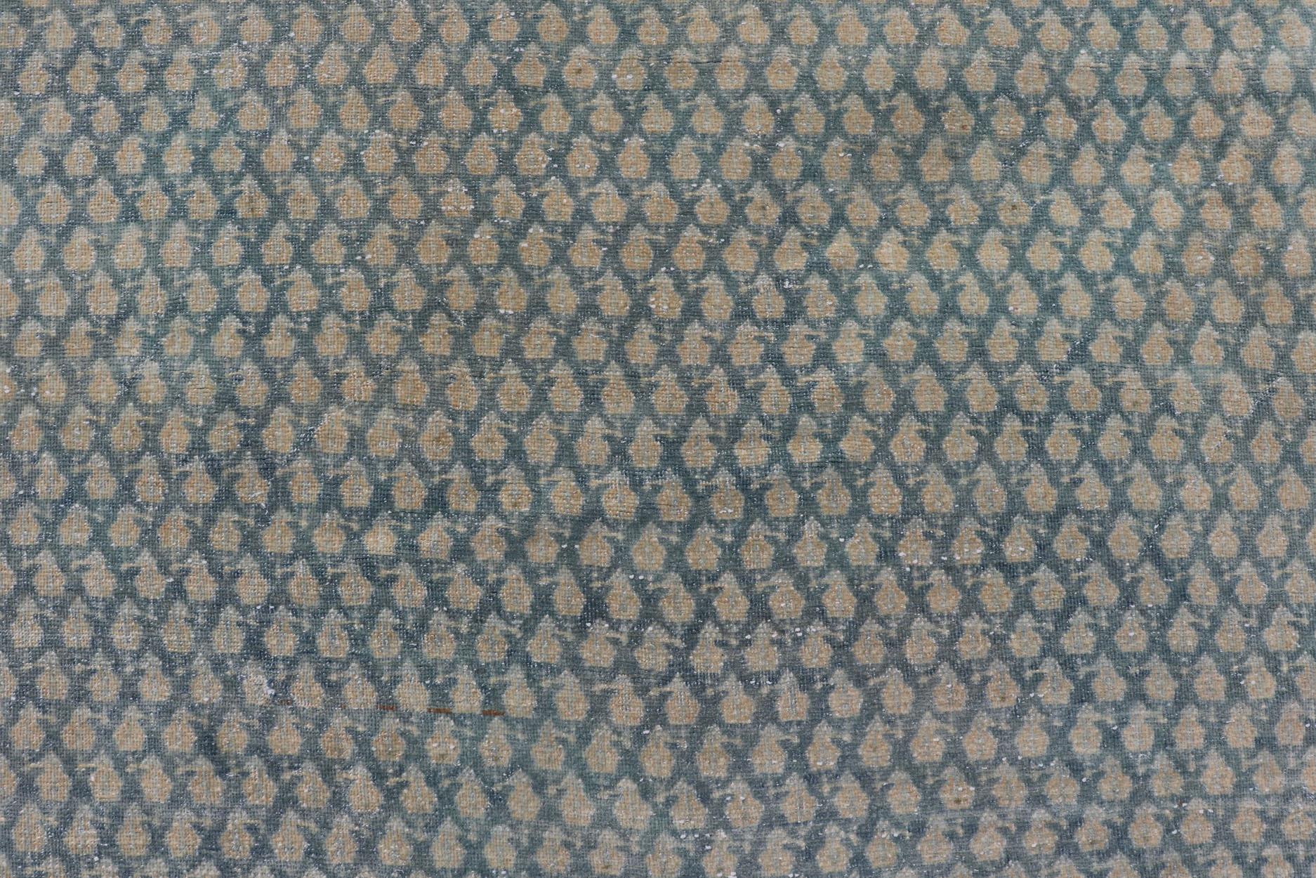 Handgeknüpfter antiker persischer Täbriz-Teppich aus Wolle mit minimalistischem Design in Blau  (Tabriz) im Angebot