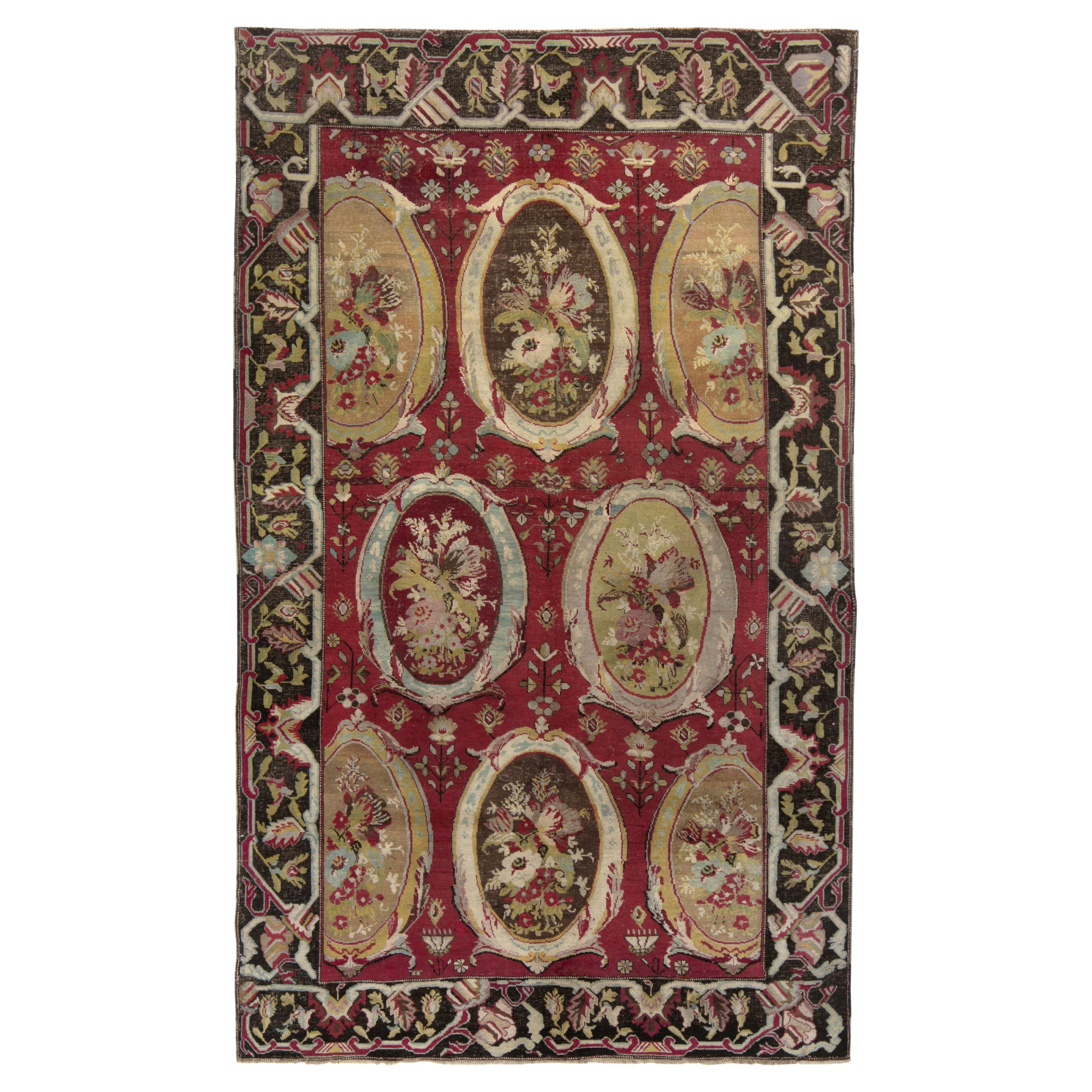 Tapis russe ancien noué à la main à motifs floraux rouges et bruns de Rug & Kilim