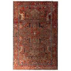 Tapis persan ancien Serapi géométrique rouge et bleu brûlé noué à la main