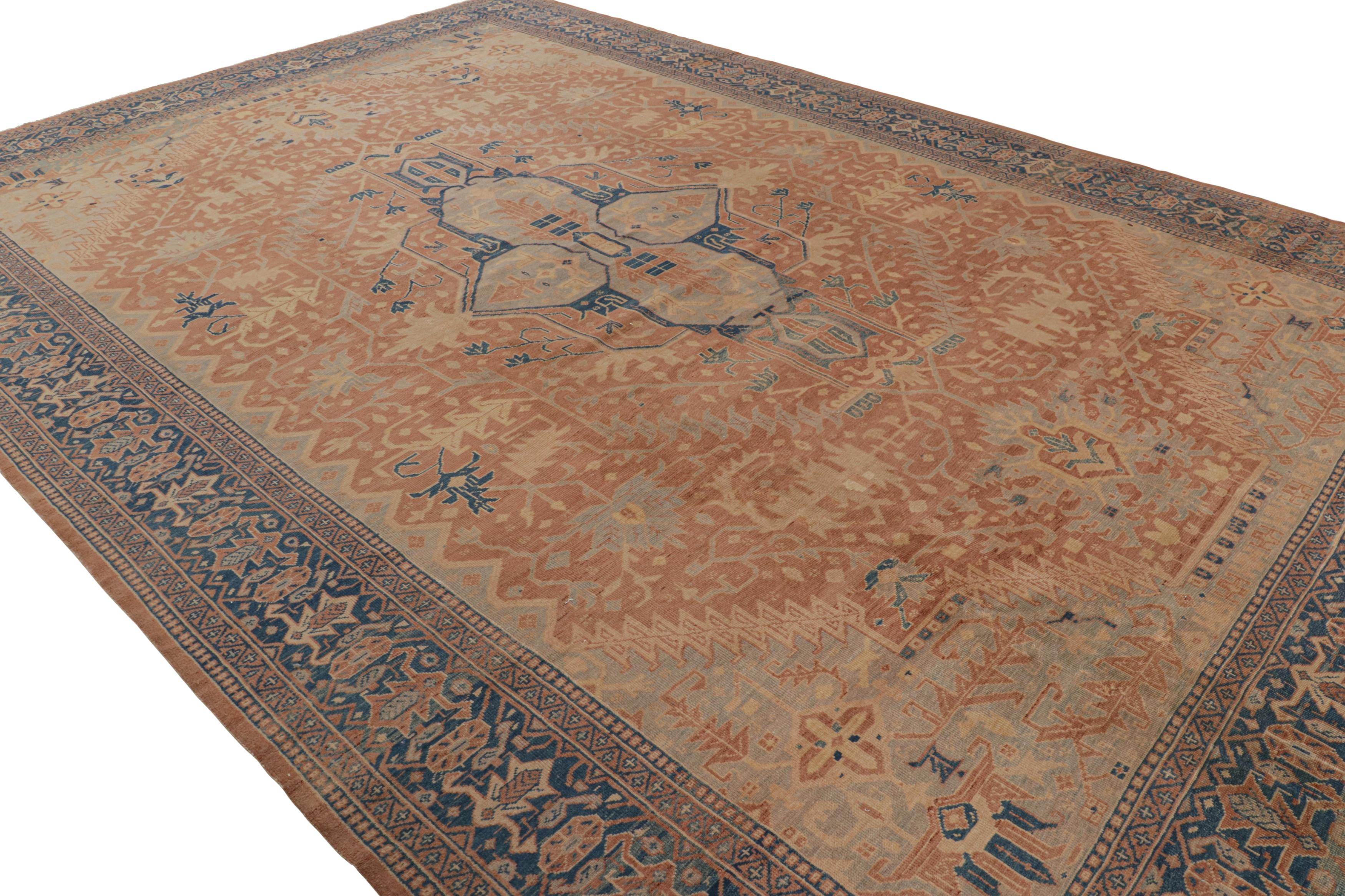 Noué à la main Tapis Sivas ancien noué à la main en beige et bleu à motifs floraux en vente