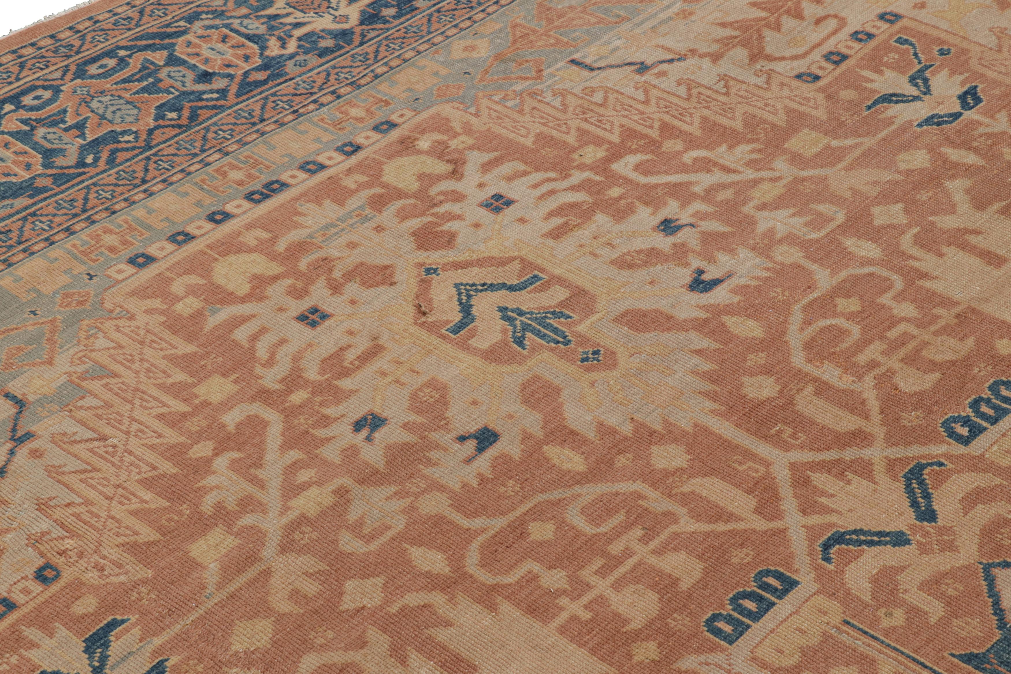 Laine Tapis Sivas ancien noué à la main en beige et bleu à motifs floraux en vente