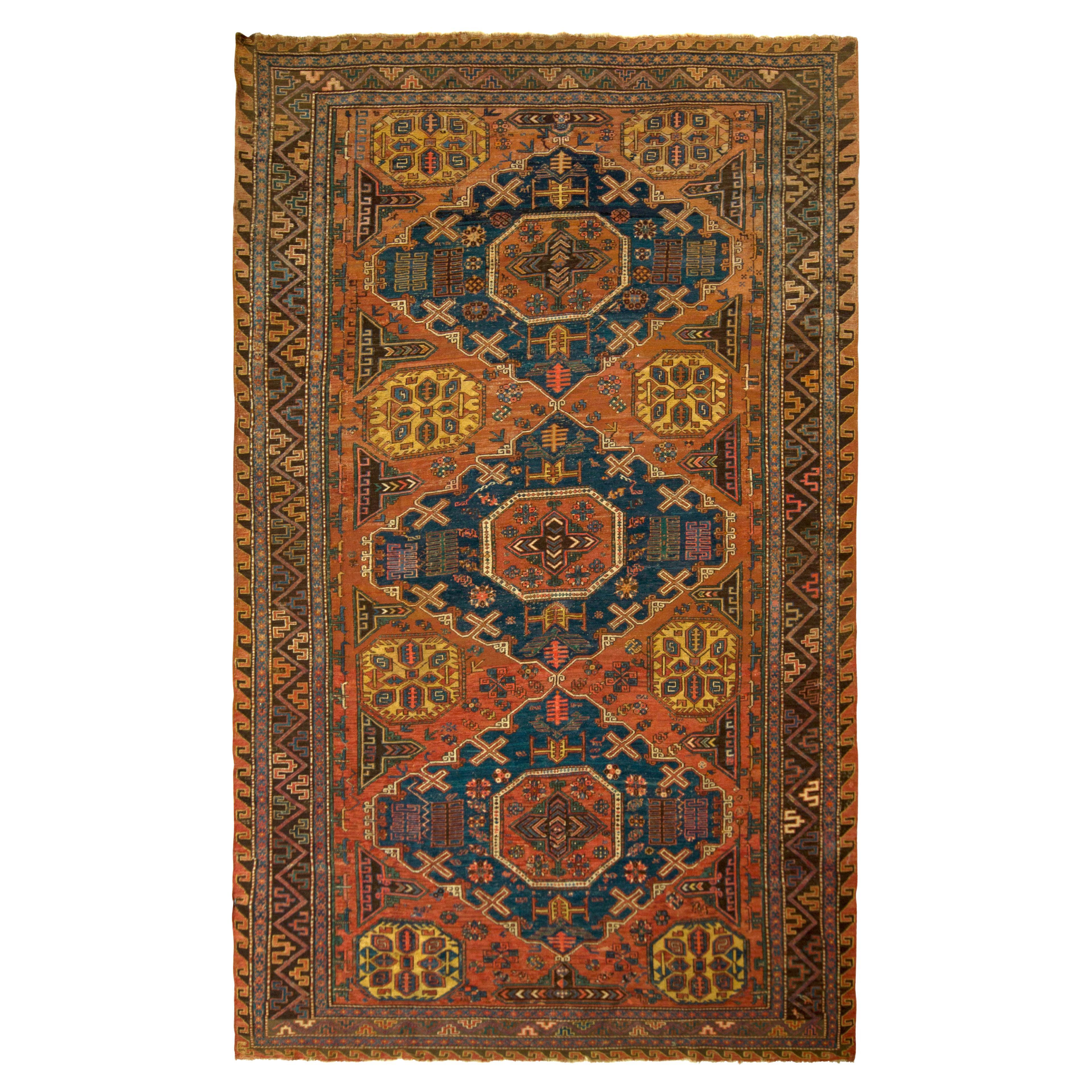 Handgeknüpfter antiker Teppich in Blau, Rot und geometrischem Muster von Teppich & Kelim