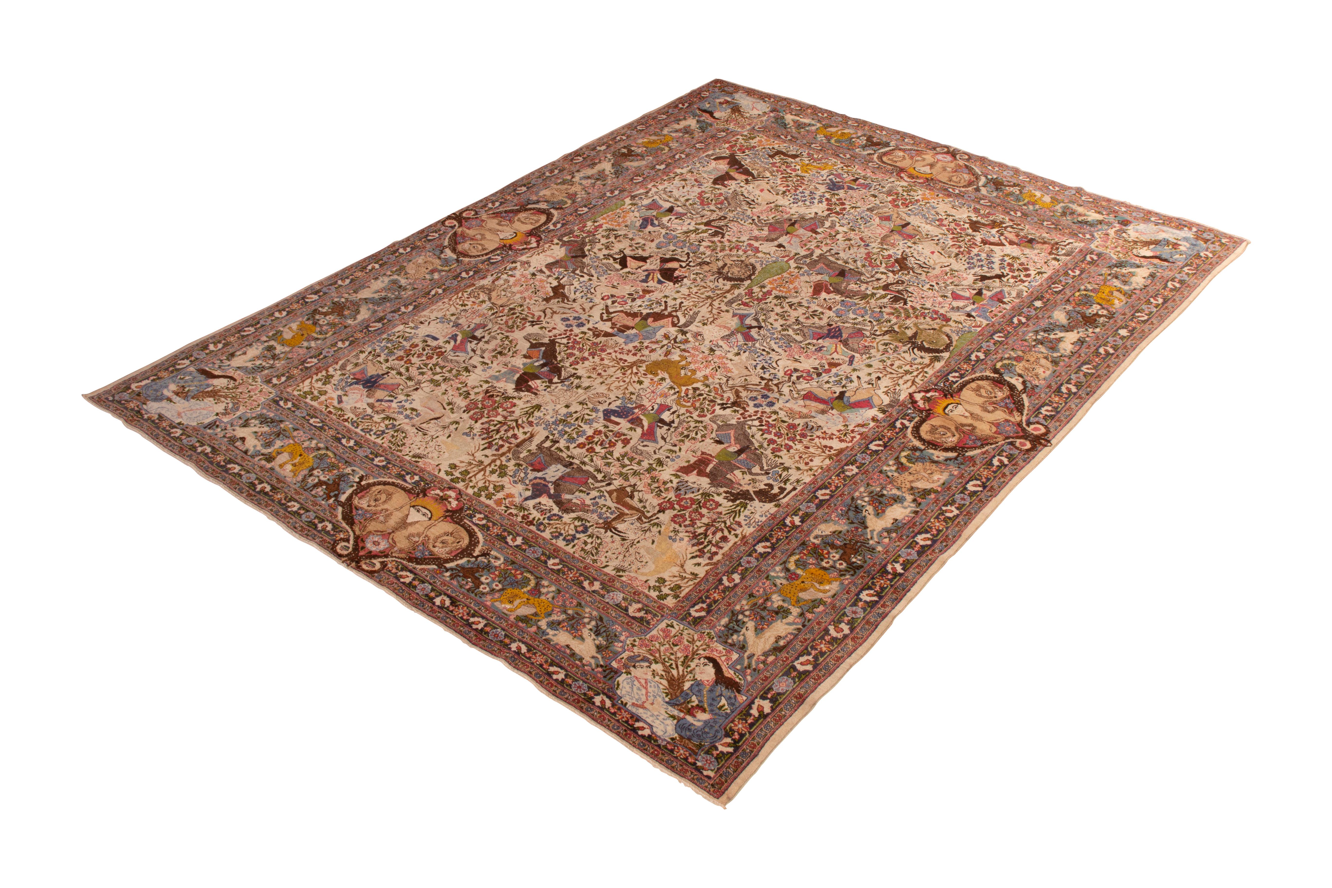 Noué à la main en laine et originaire de la région de Tabriz vers 1890-1900, ce tapis persan ancien utilise une série de motifs dramatiques et complexes, contrairement à presque tous les autres tapis de notre collection qui mettent l'accent sur des