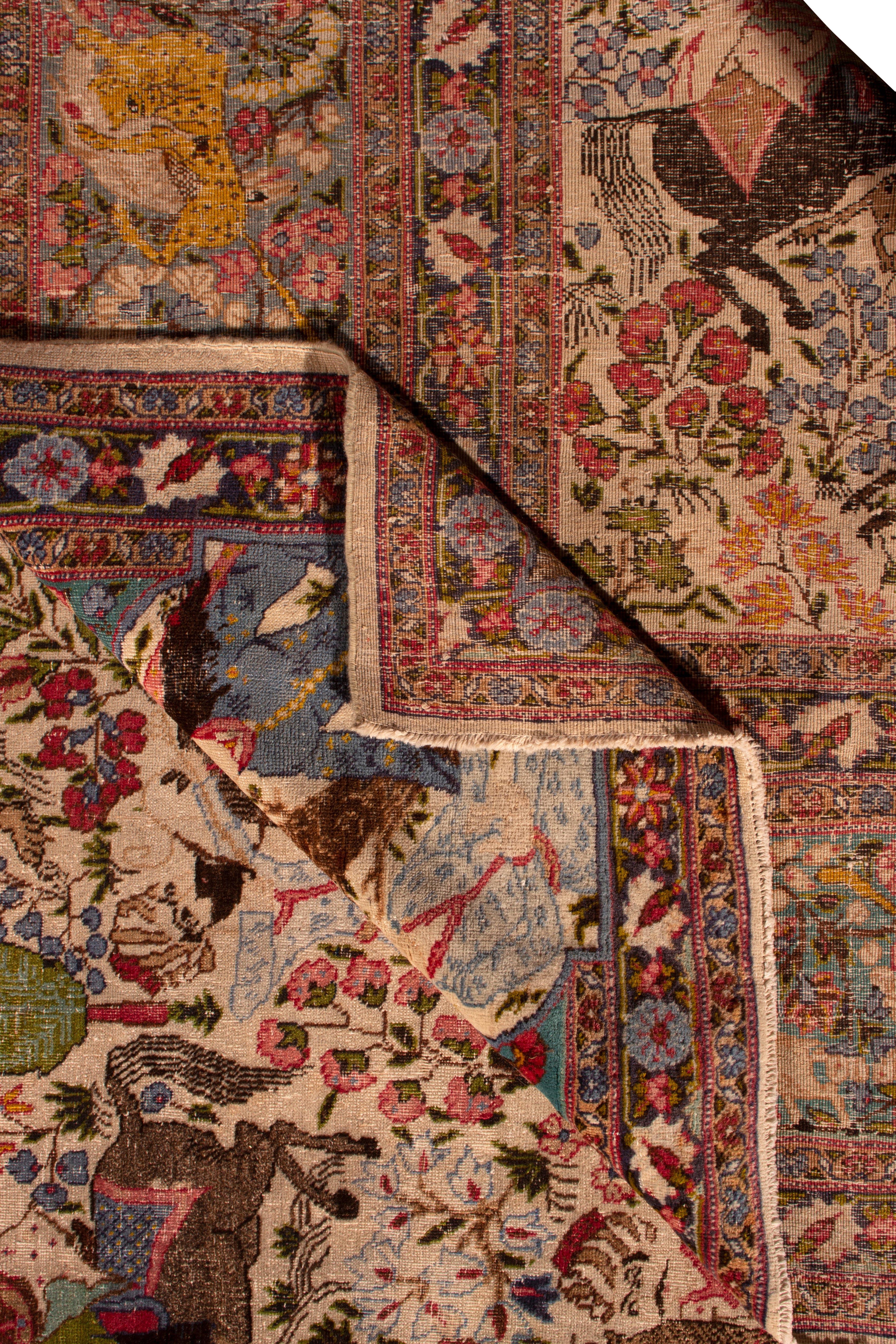 Tapis Tabriz ancien noué à la main beige motif pictural sur toute sa surface par Rug & Kilim en vente 1