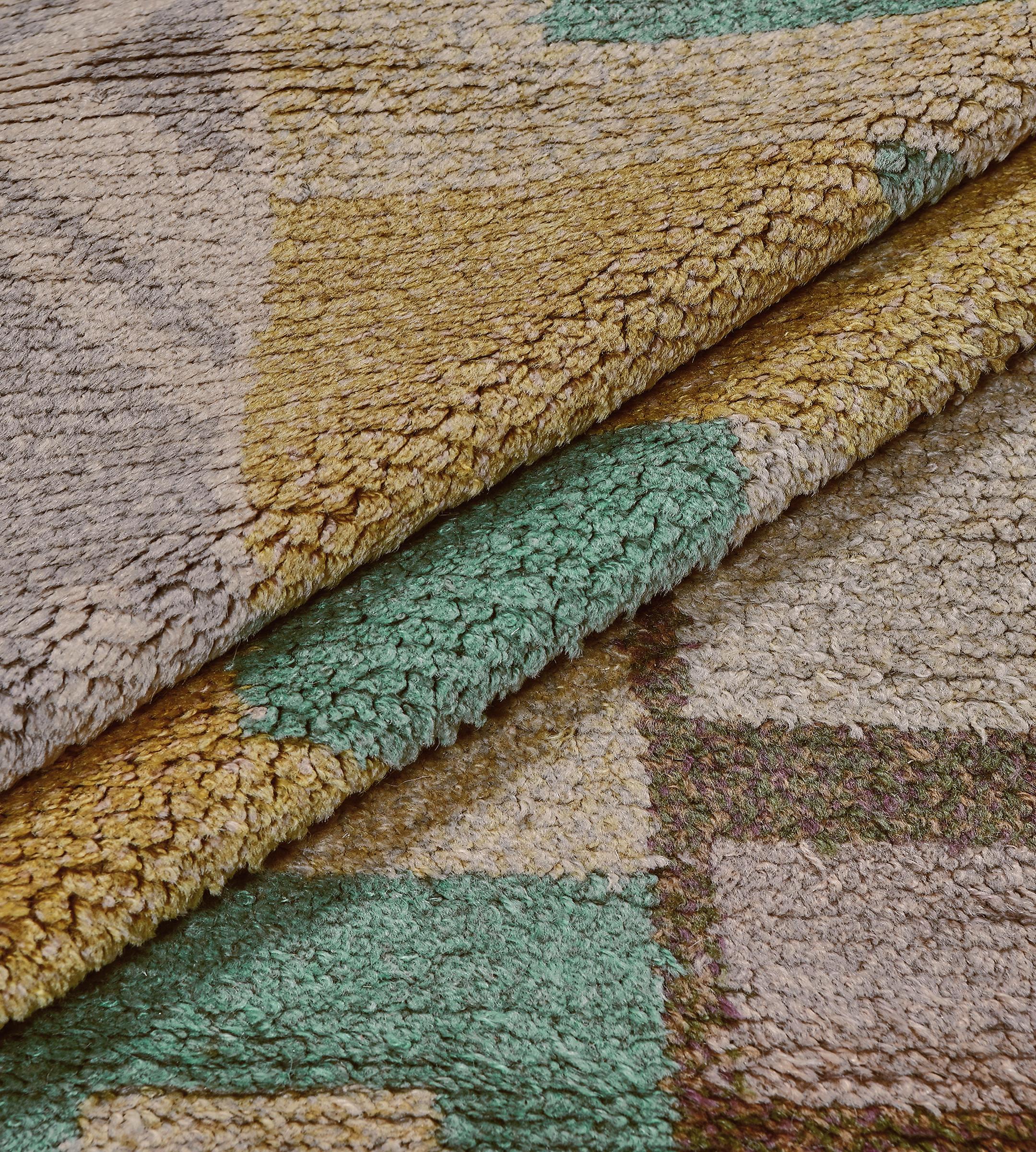 Tapis déco géométrique noué à la main en laine ancienne de Suède en vente 1