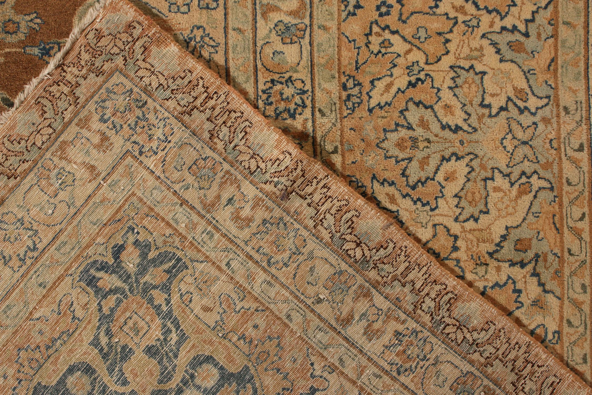 Handgeknüpfter antiker persischer Yazd-Teppich in Beige im Medaillon-Stil von Teppich & Kelim im Zustand „Gut“ im Angebot in Long Island City, NY