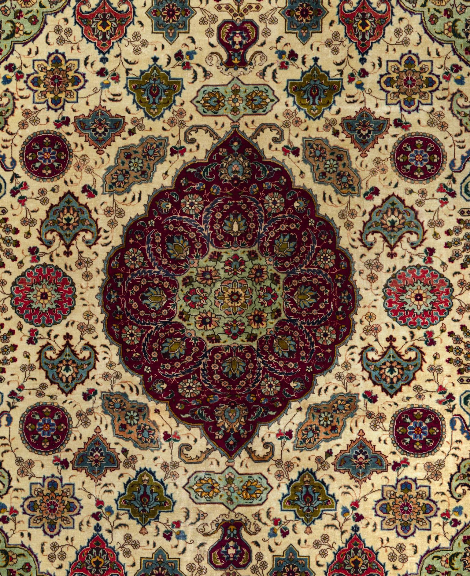 20ième siècle Tapis de sol noué à la main - Style Tabriz - Ivoire Vert Cramoisi en vente