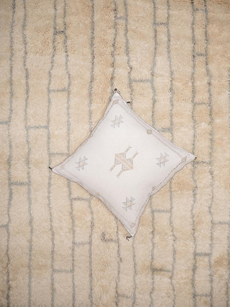 Bohémien Tappeto in lana marocchina Beni Mrirt annodato a mano 8'x10' con design lineare minimalista in vendita