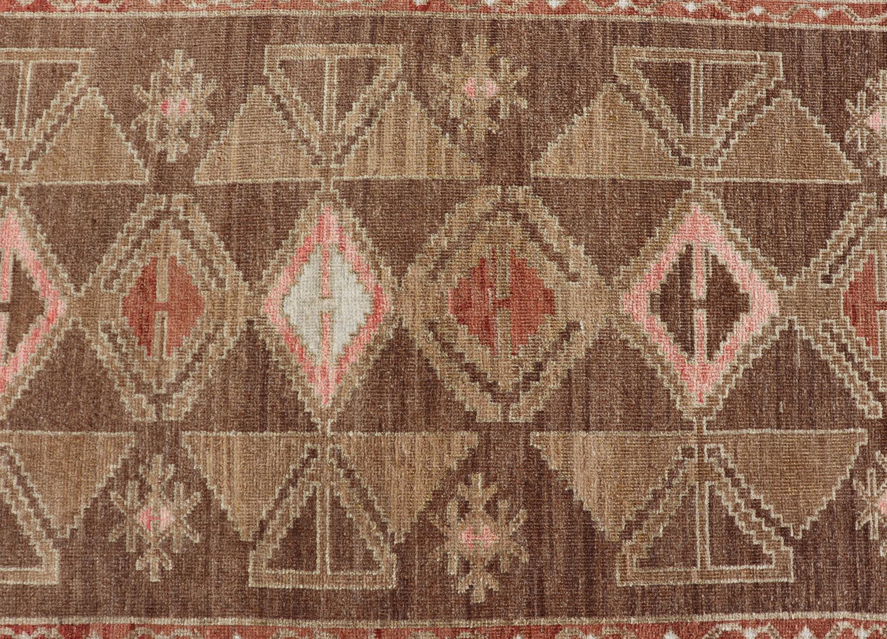 Vintage Turkish in brown background and taupe border with accent colors, red, pink, tan, green, taupe. Keivan Woven Arts / rug /TU-MTU-4880, country of origin / type: Turkey / Oushak, circa 1940

Measures: 4'4 x 9'9.