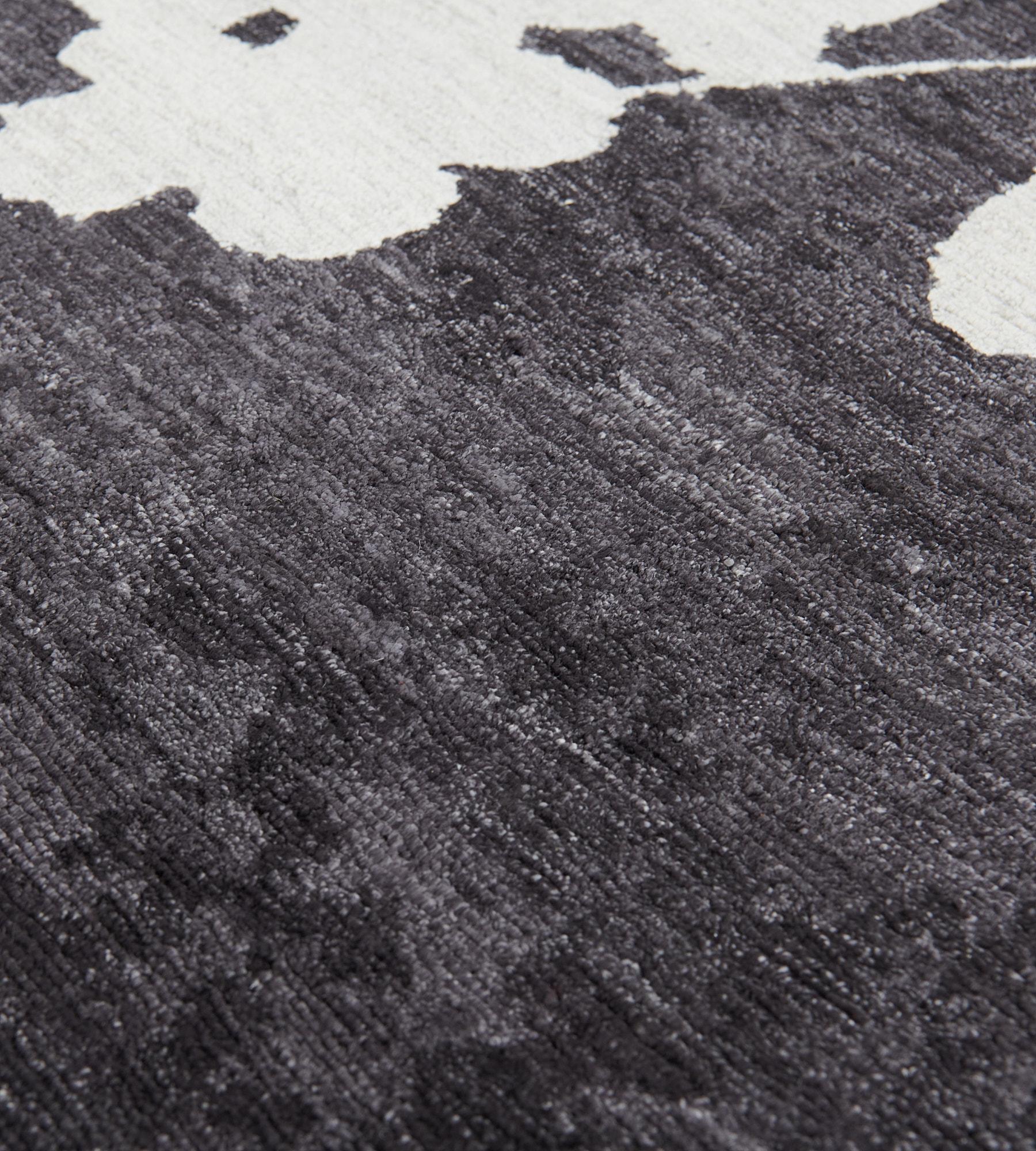 Handgeknüpfter Contemporary Mansour Modern Silk Floral Rug (21. Jahrhundert und zeitgenössisch) im Angebot