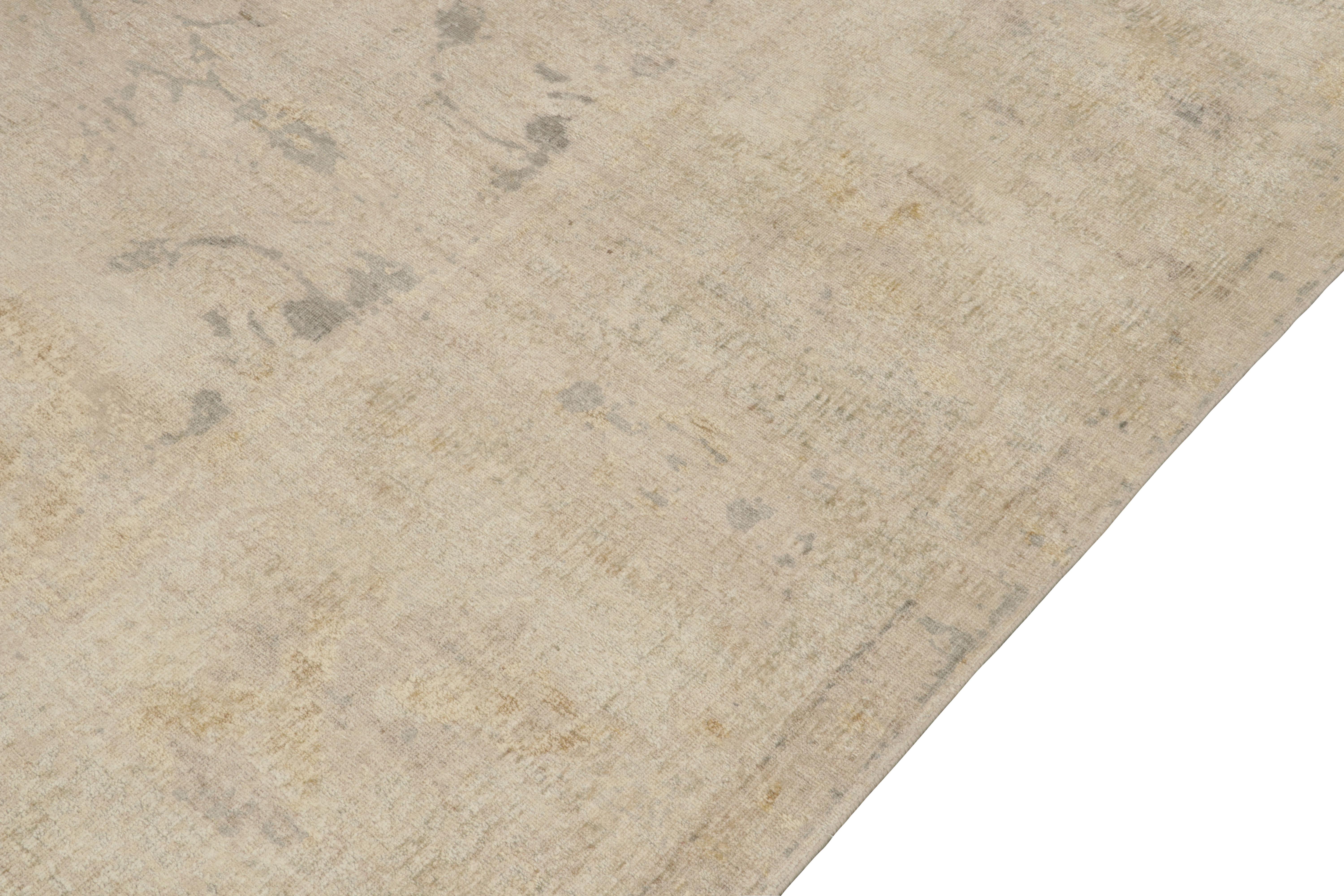Noué à la main Tapis Contemporary noué à la main en Beige-Brown, Gray Muted Patterns byRug & Kilim en vente