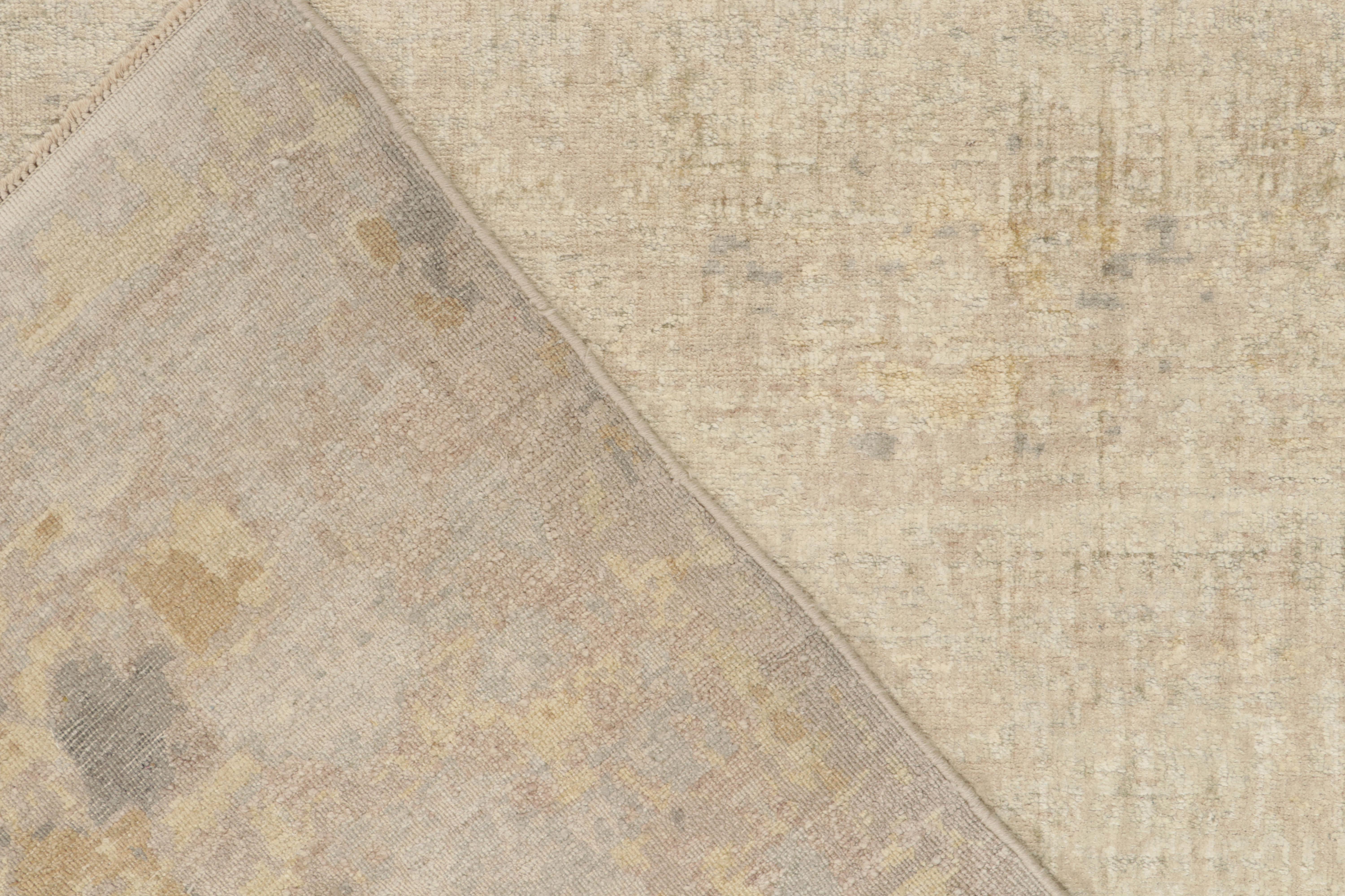 XXIe siècle et contemporain Tapis Contemporary noué à la main en Beige-Brown, Gray Muted Patterns byRug & Kilim en vente