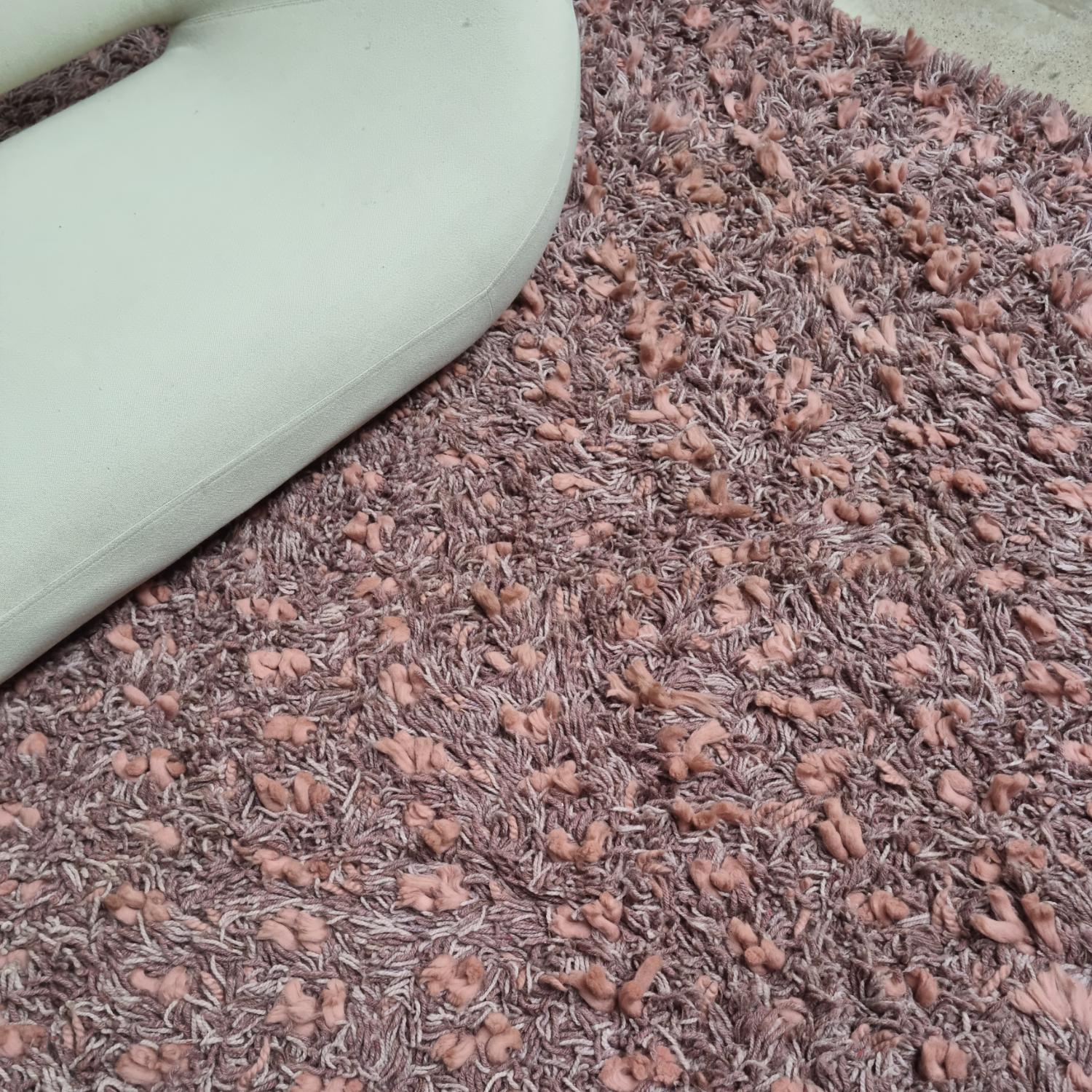 Handgeknüpfter Hochflor-Teppich aus 100% Wolle (Moderne) im Angebot