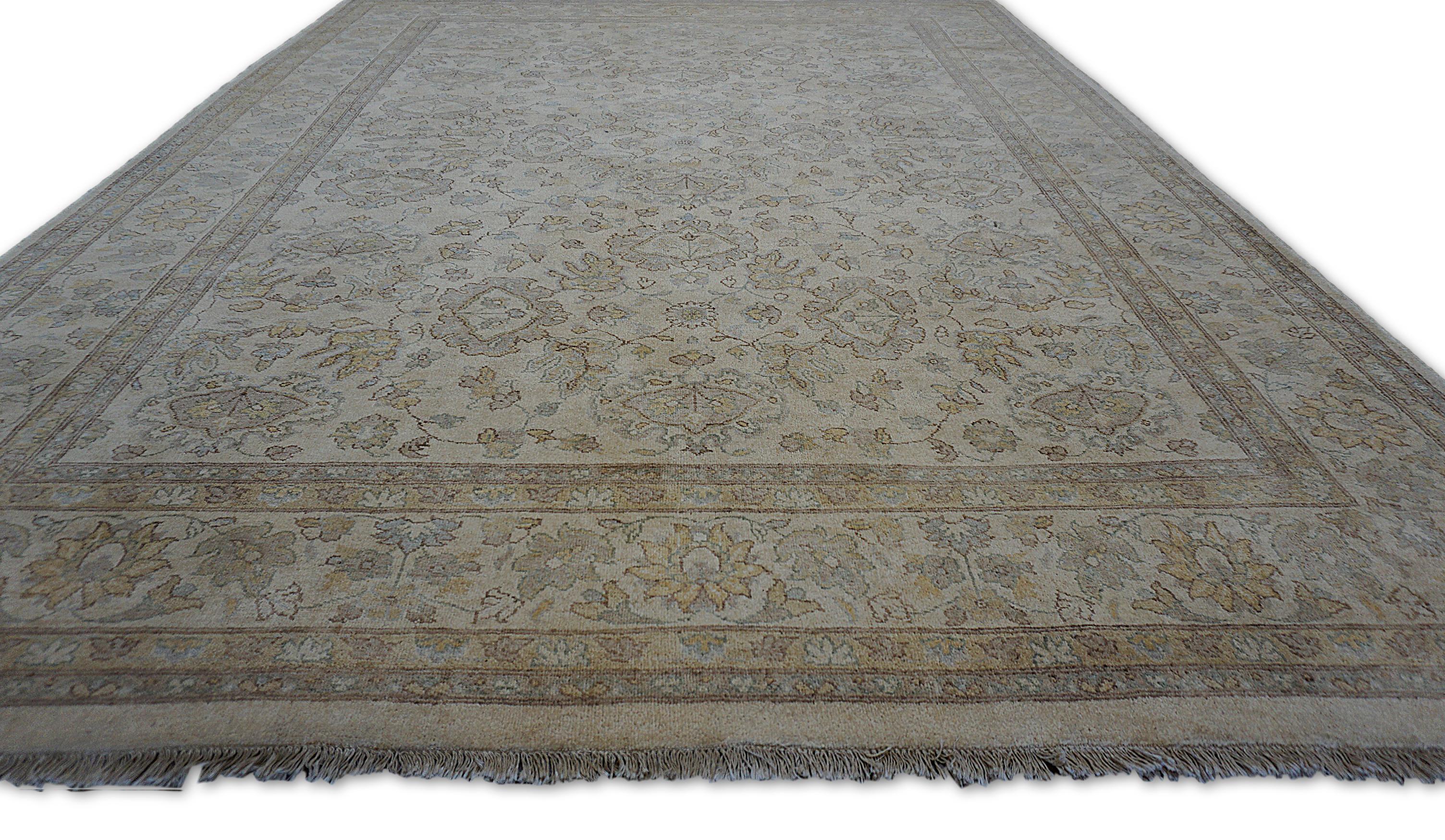 Pakistanais Tapis de laine à motifs Sultanabad noués à la main 8'10''x11'11''. en vente