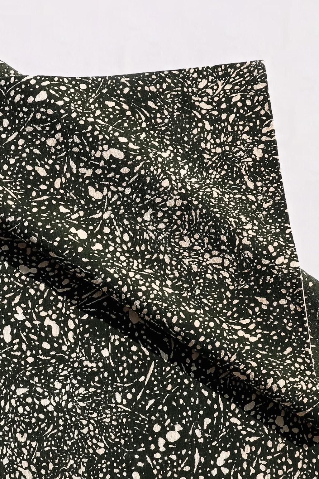 Handgeknüpfter „Encre“-Teppich 170, Florian Pretet und Lisa Mukhia Pretet (Nepalesisch) im Angebot