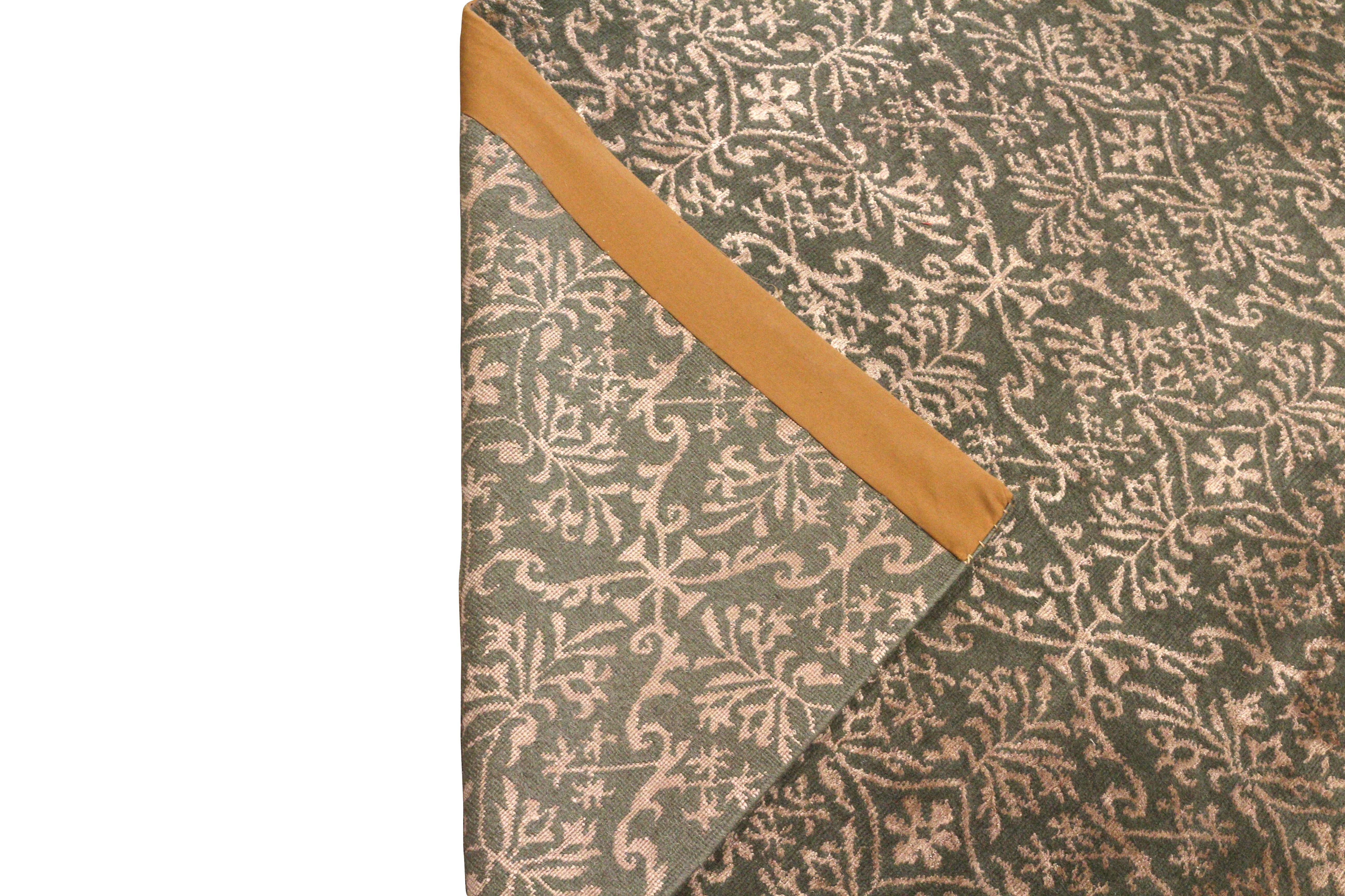 Art déco Tapis et tapis Kilim de style européen noué à la main, motif floral vert, beige et marron en vente
