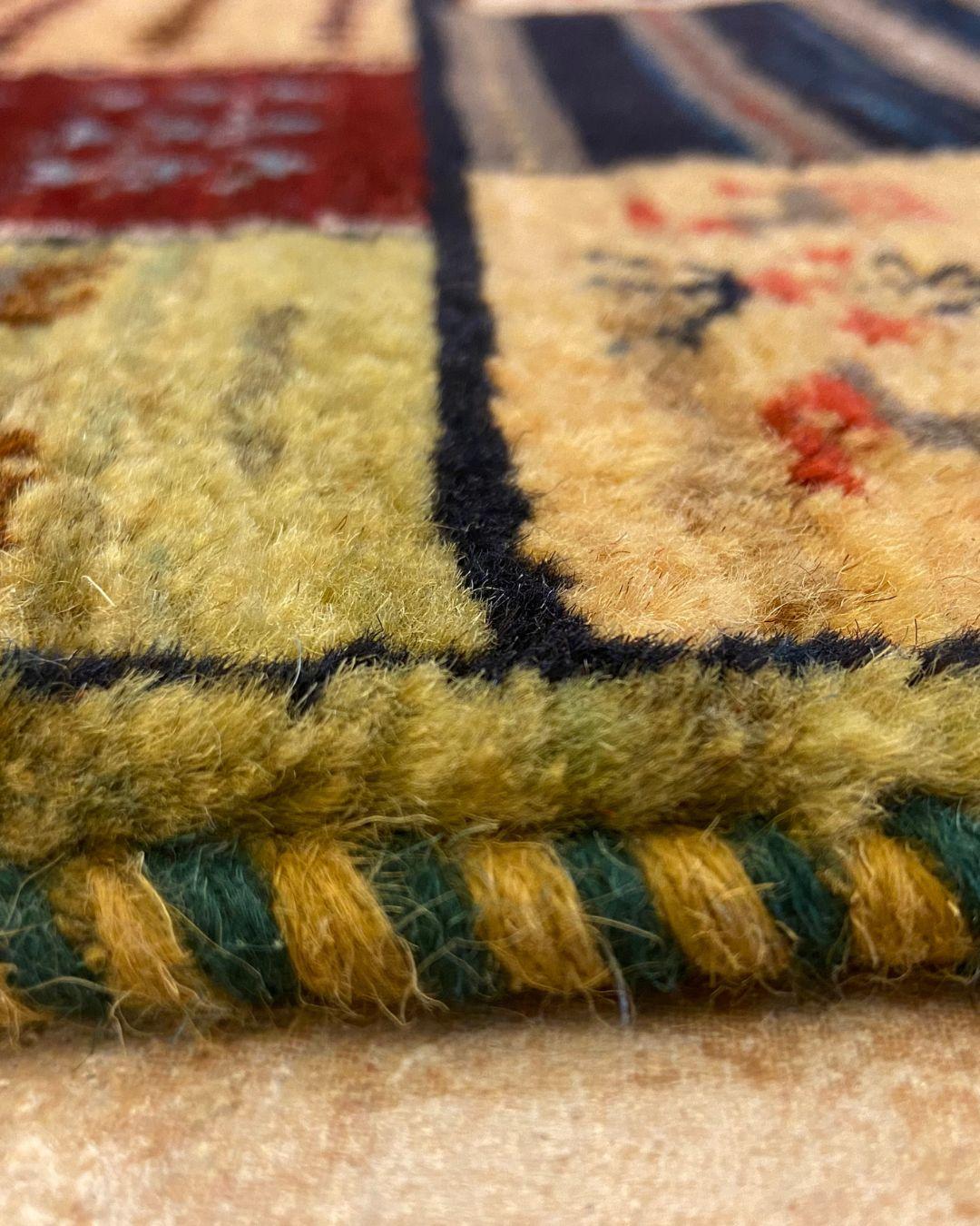 Tappeto Gabbeh Patchwork annodato a mano, lana organica verde, rossa e crema, 3' x 4' In condizioni Nuovo in vendita a New York, NY