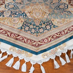 Handgeknüpfter Gonbad-Teppich aus reiner Seide, 7'2", achteckig, rot-blau-goldenes Medaillon