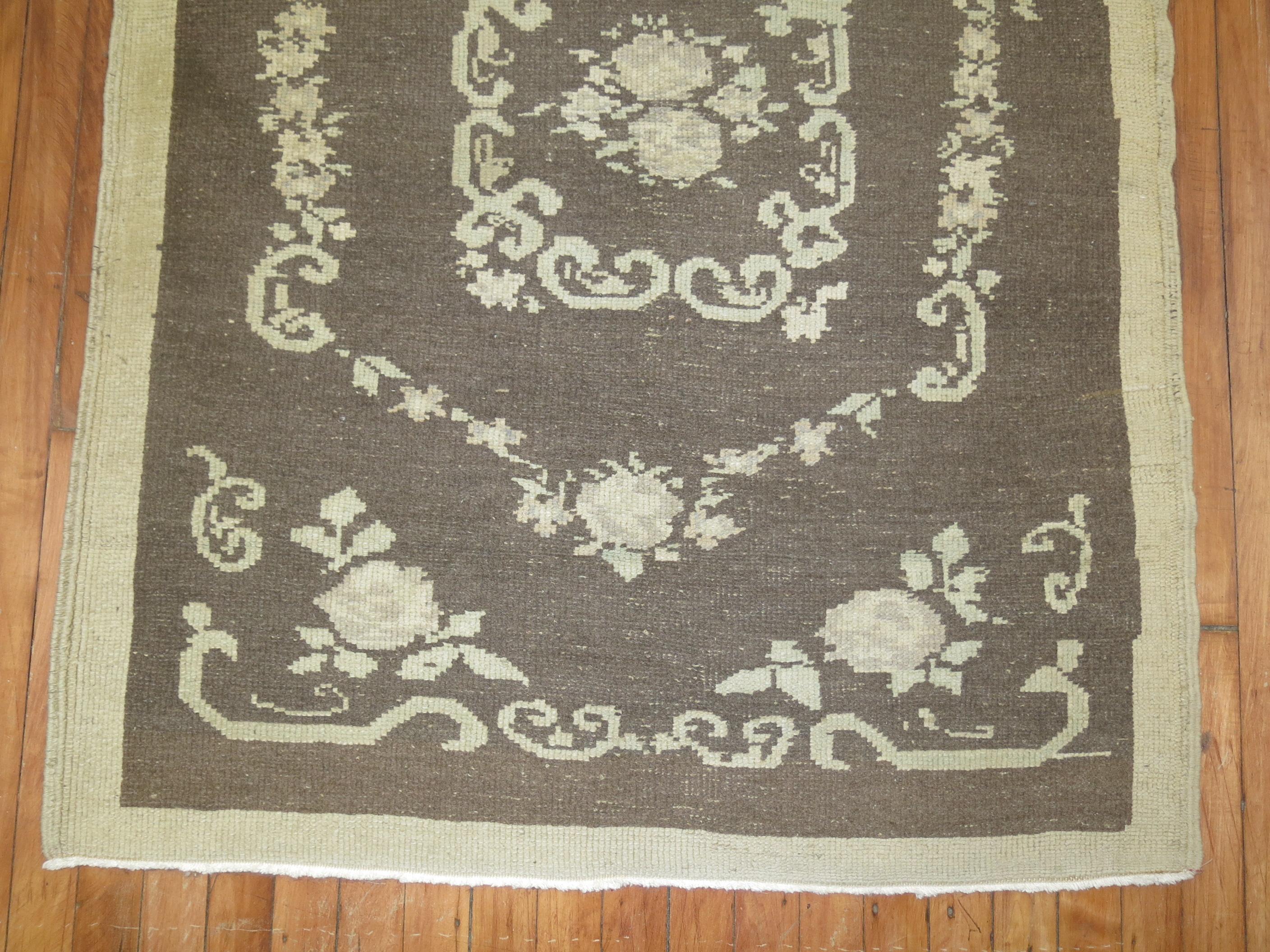 Turkish Hand Knotted Gray Floral Motif Mid-20th Century Scatter Size Rug For Sale