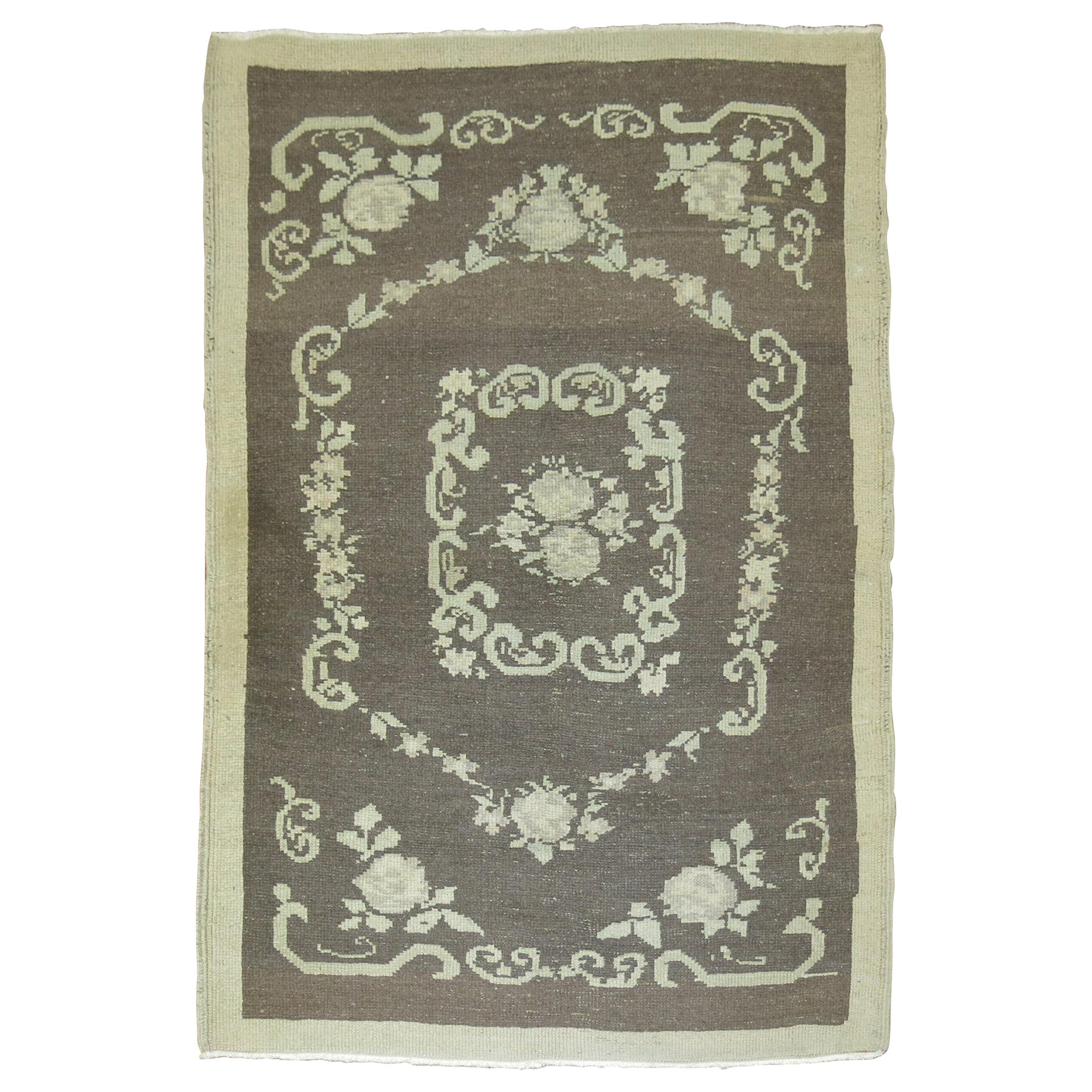 Hand Knotted Gray Floral Motif Mid-20th Century Scatter Size Rug
