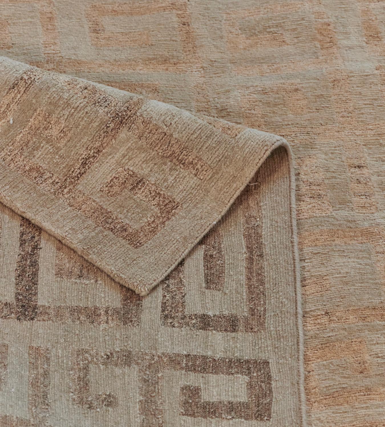 Canapa Knots Rugs in canapa con motivi a chiave greca, annodato a mano in vendita