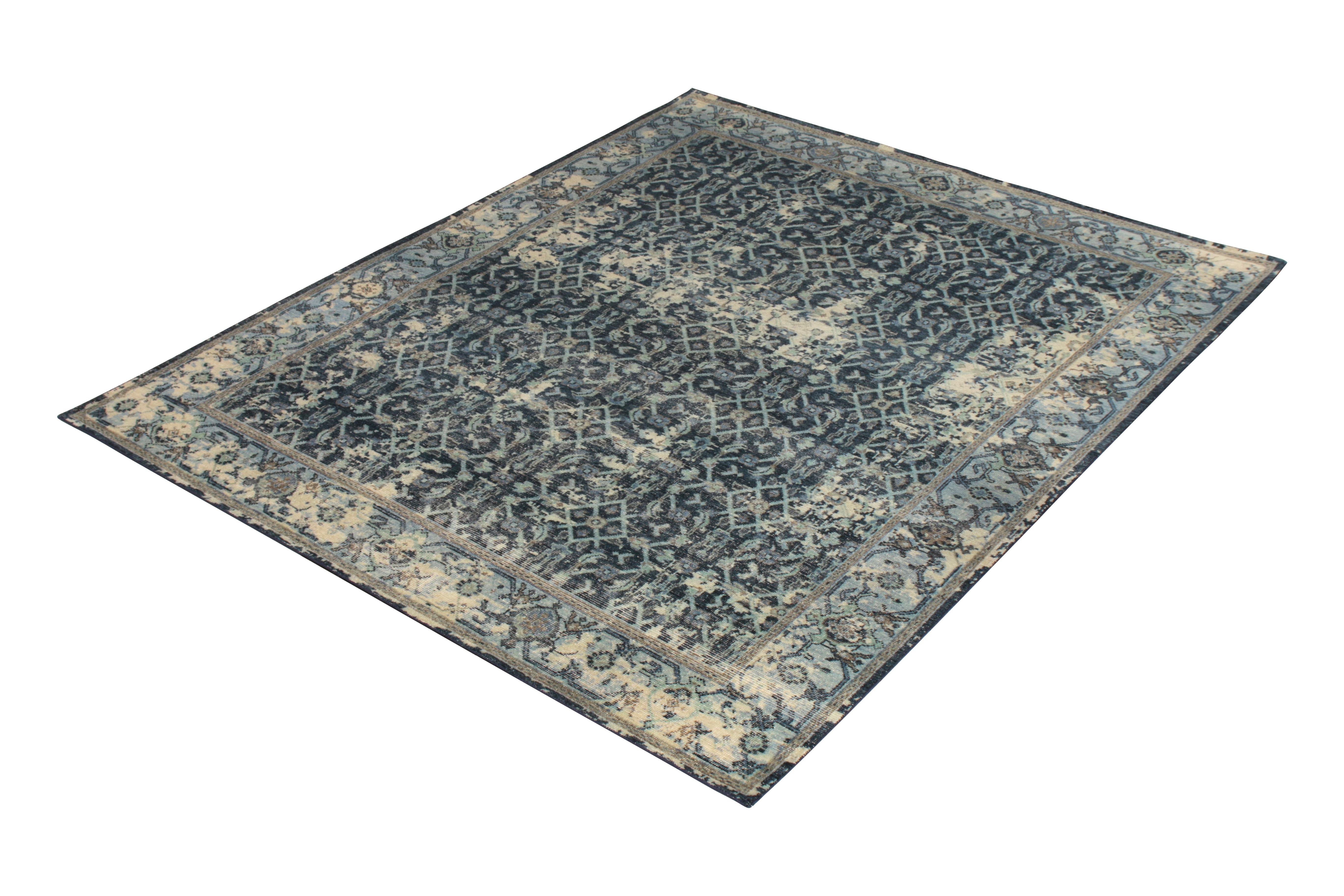 Questo tappeto Classic annodato a mano si aggiunge alle ultime novità della Homage Collection di Rug & Kilim, un'ambiziosa enciclopedia di epoche che recupera e reinventa una gamma senza precedenti di stili internazionali, compresi i motivi