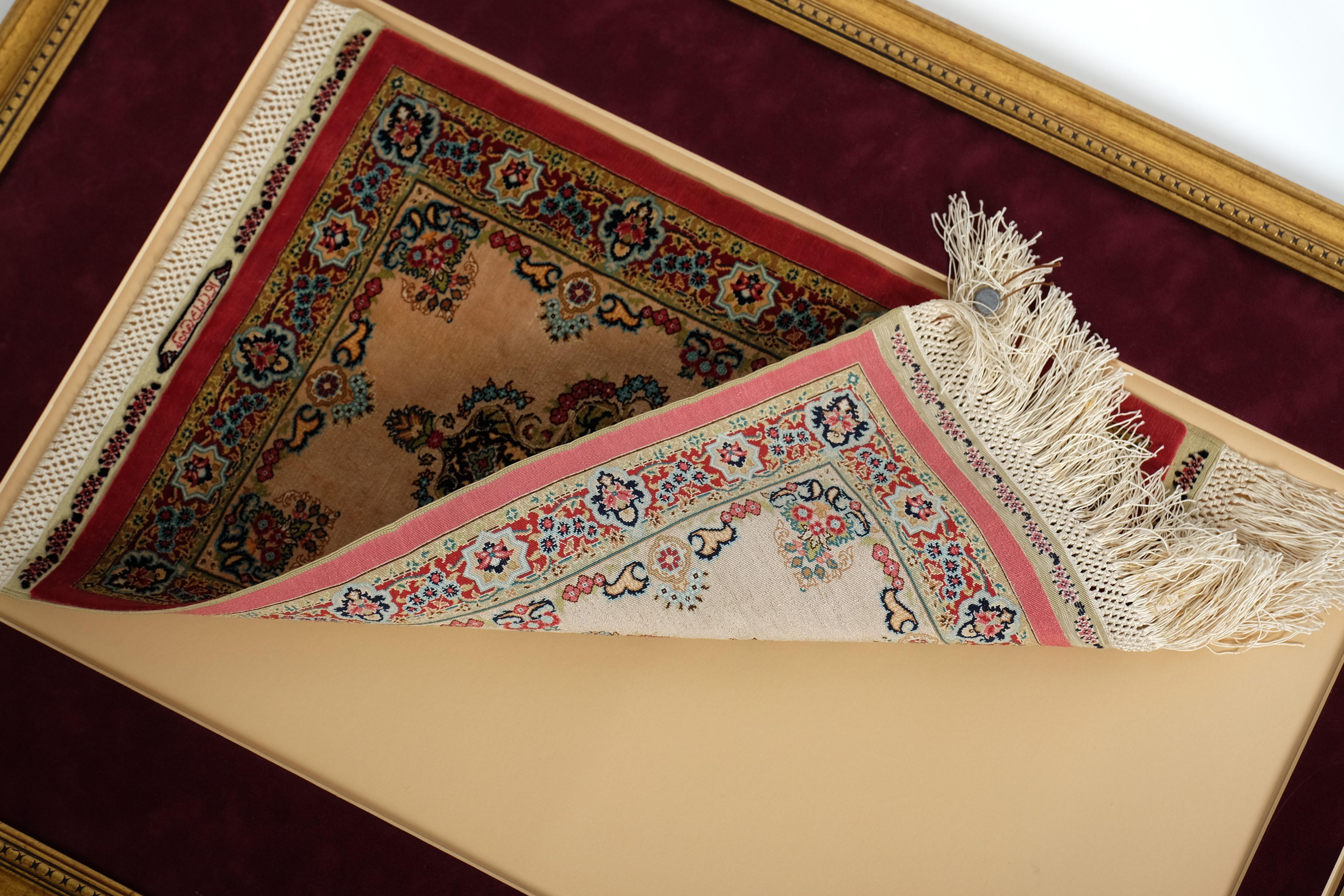 Handgeknüpfter Hereke Özipek Seidenteppich Wandteppich in Rahmen, 17 x 17 Knots, Türkei im Angebot 2