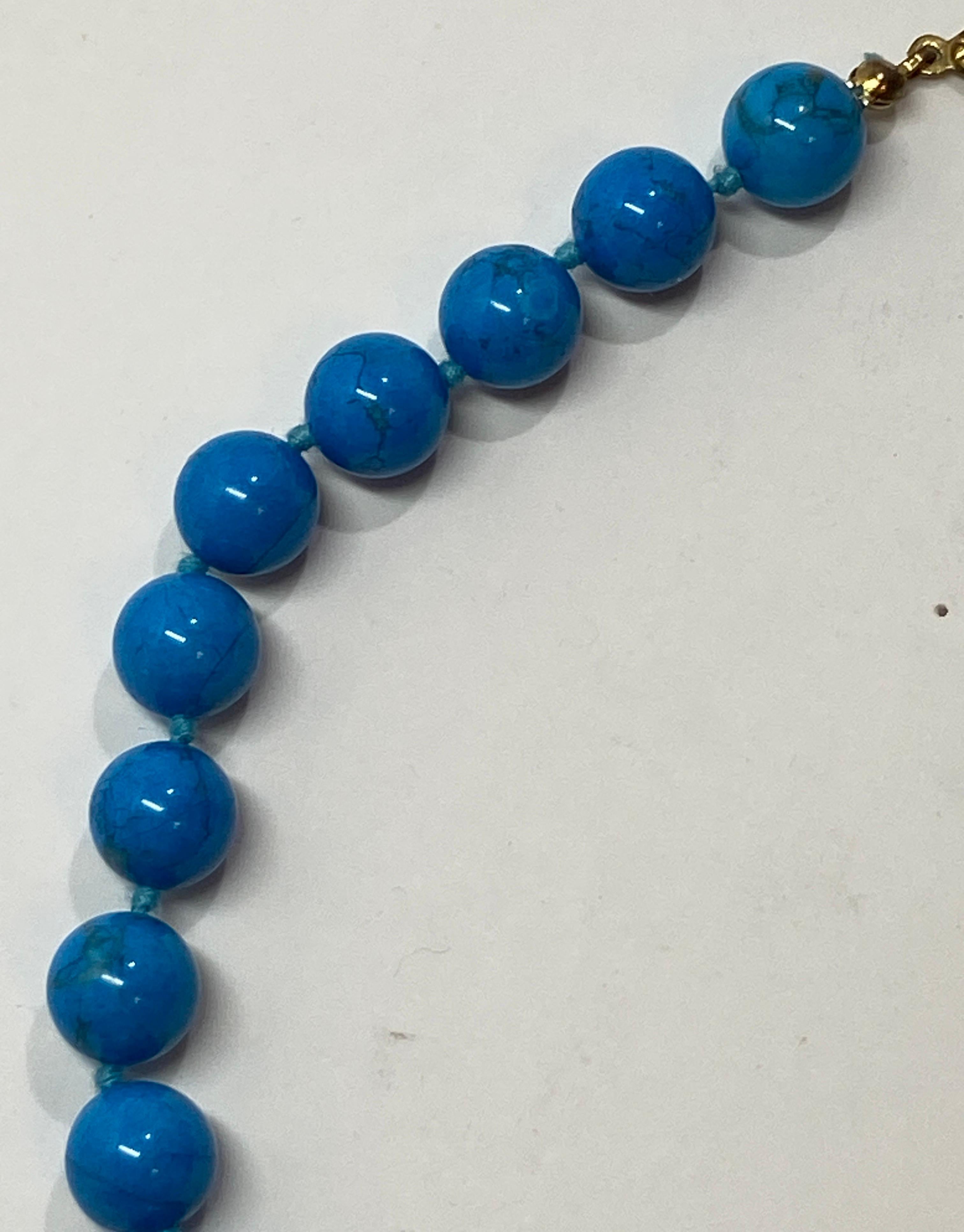 Hand-Knotted Howlite Turquoise-Color Cabochon Choker With Gold Hardware Clasp  For Sale 5