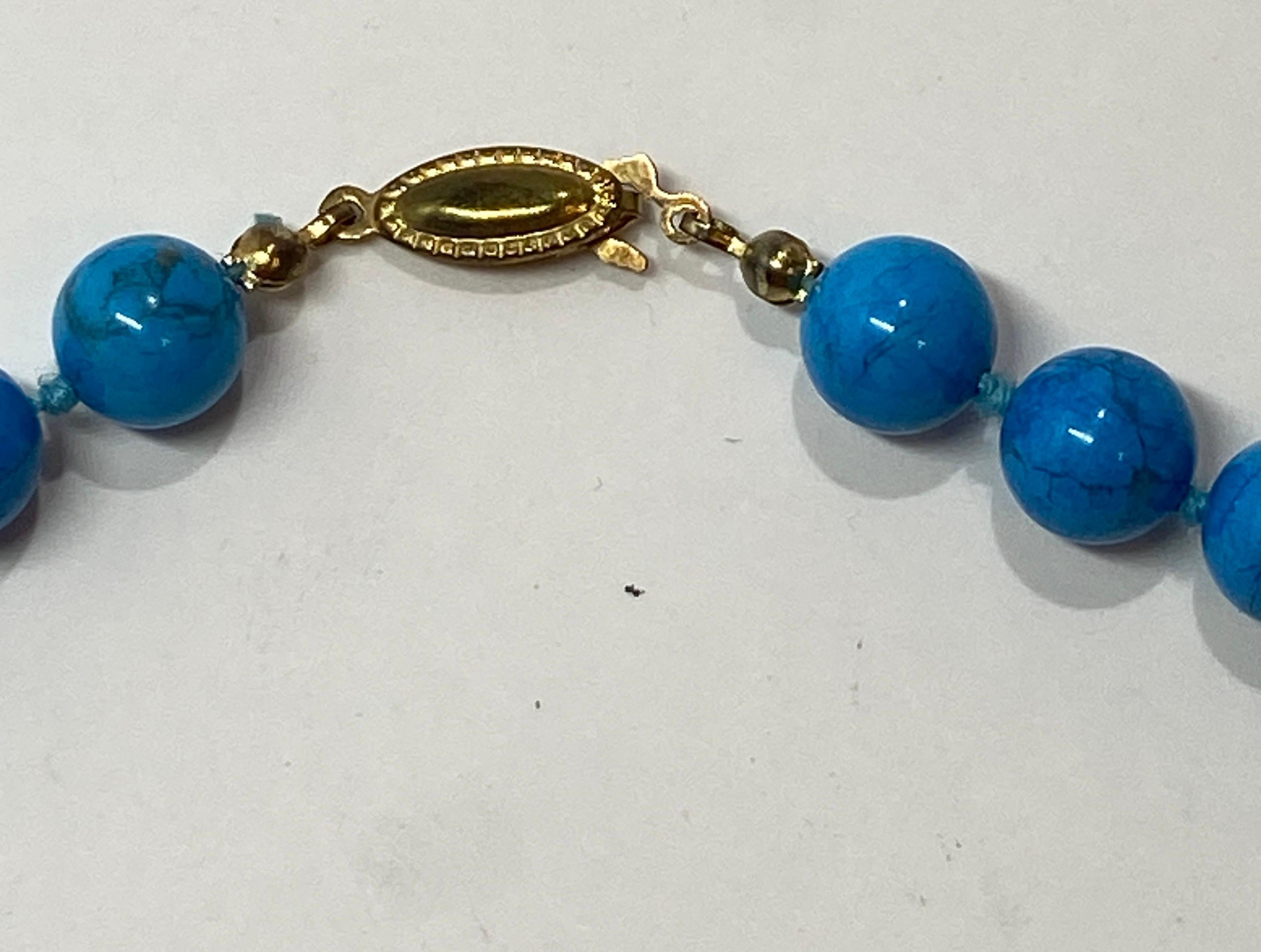 Hand-Knotted Howlite Turquoise-Color Cabochon Choker With Gold Hardware Clasp  For Sale 11