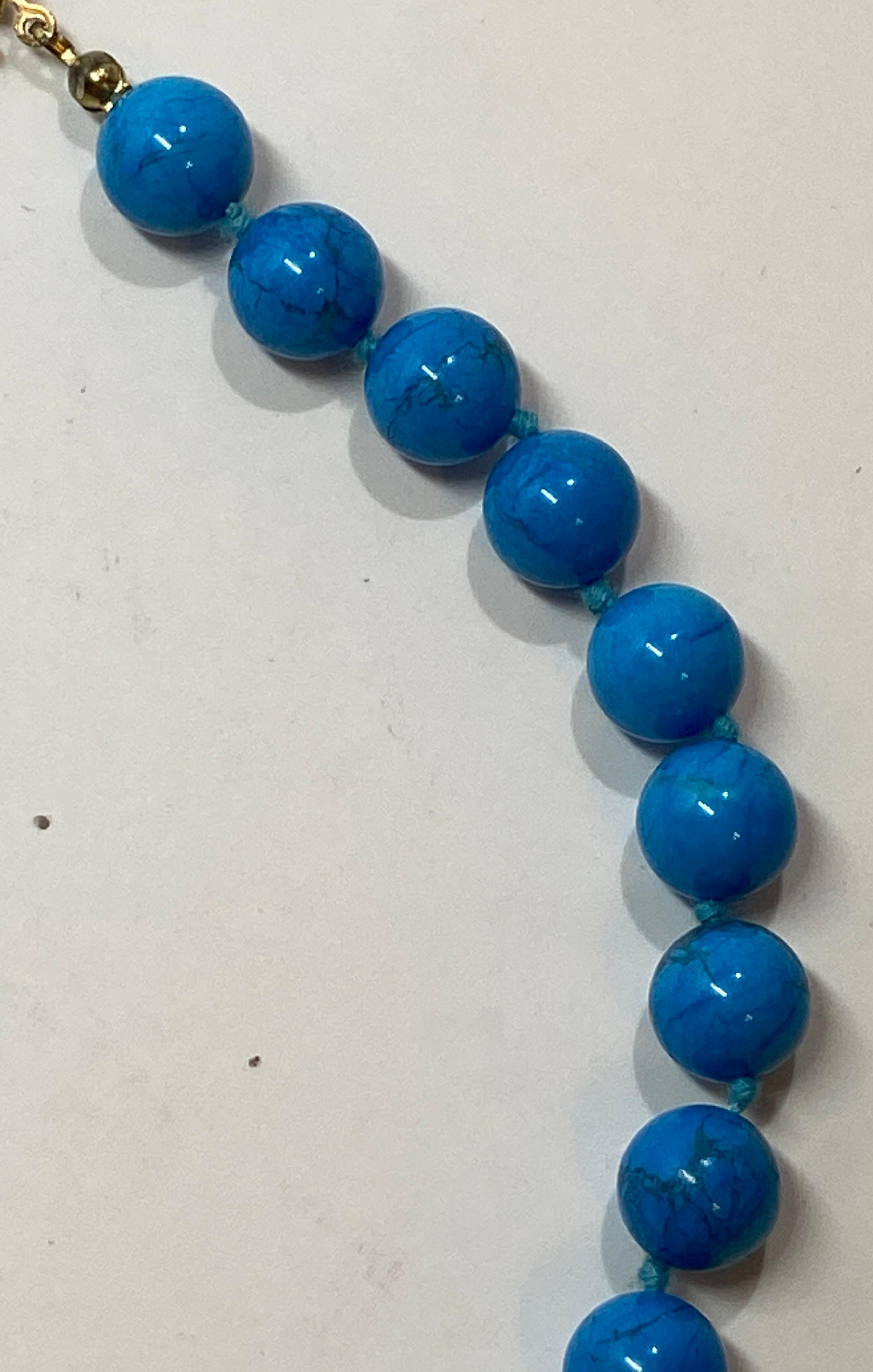 Girocollo con cabochon di Howlite turchese annodato a mano e chiusura con hardware dorato in vendita 13