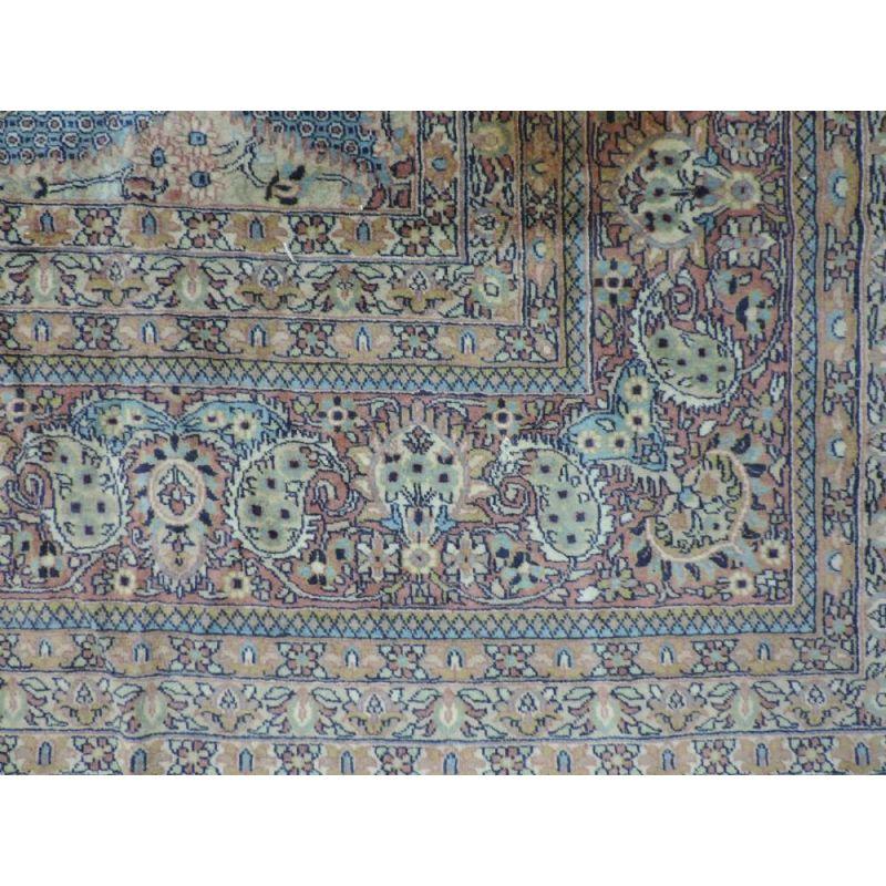 Hand Knotted Indian Amritsar Carpet with Soft Colour Palette, 10 years Old In Good Condition For Sale In Moreton-In-Marsh, GB
