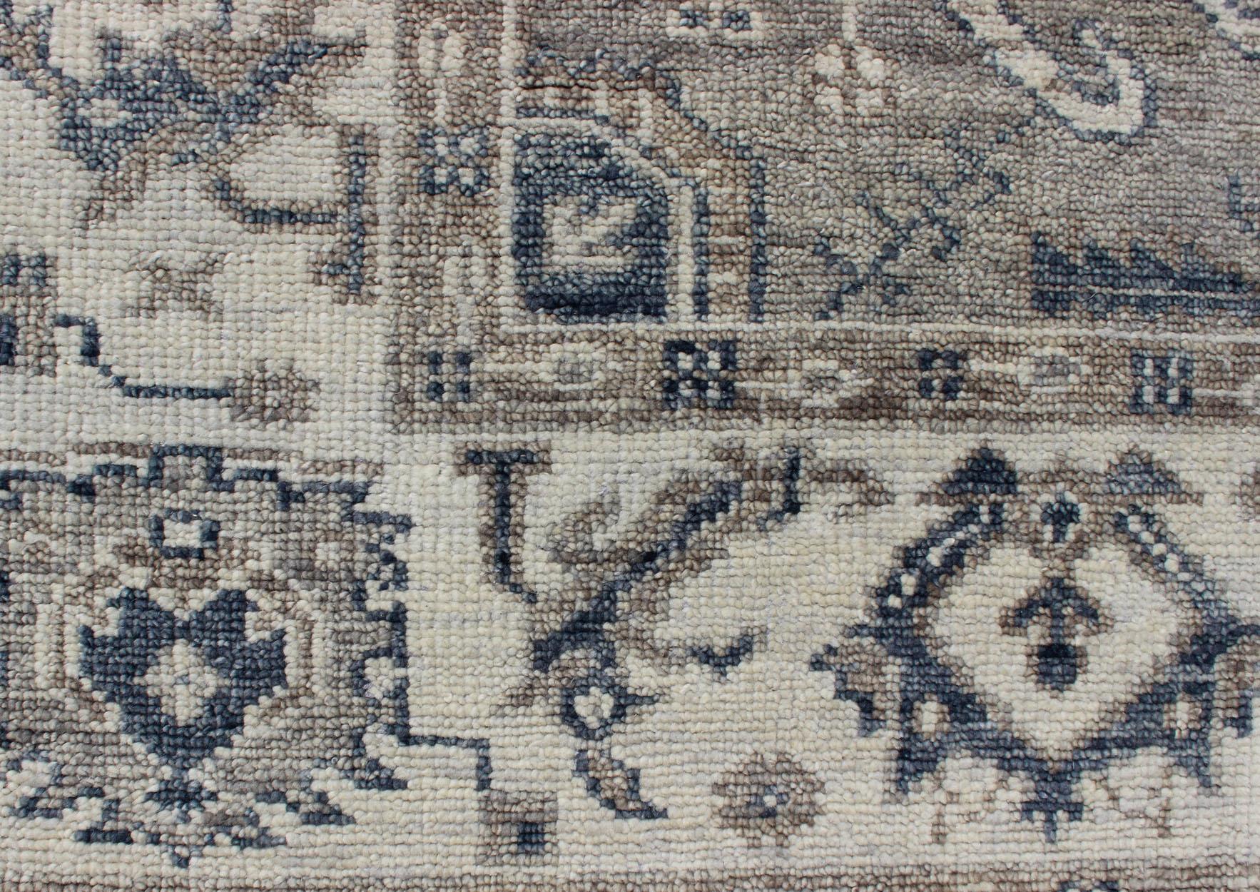 Hand-Knotted Indian Wool Oushak Rug in Cool Neutral Tones For Sale 9
