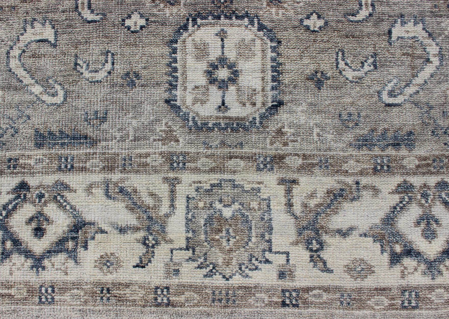 Hand-Knotted Indian Wool Oushak Rug in Cool Neutral Tones For Sale 10