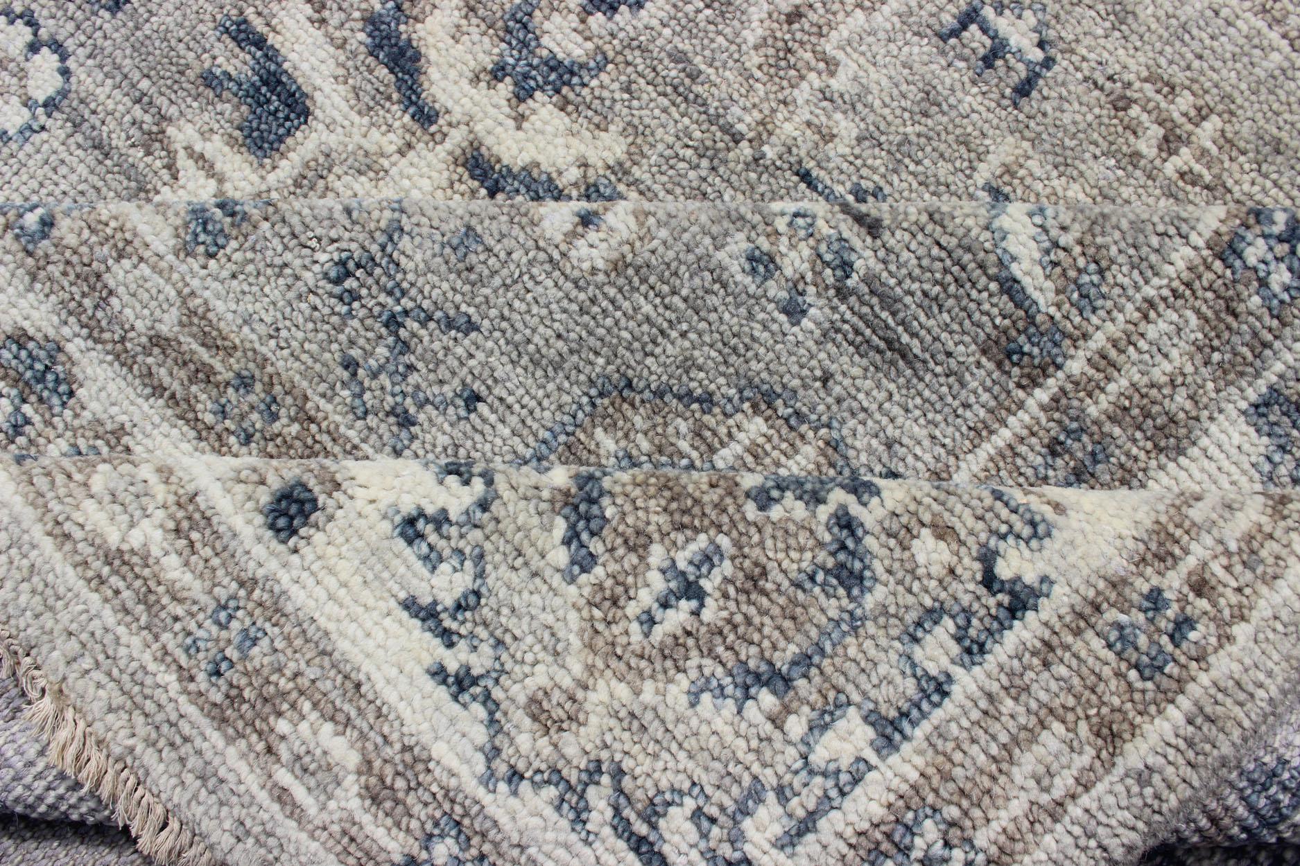 Hand-Knotted Indian Wool Oushak Rug in Cool Neutral Tones For Sale 11