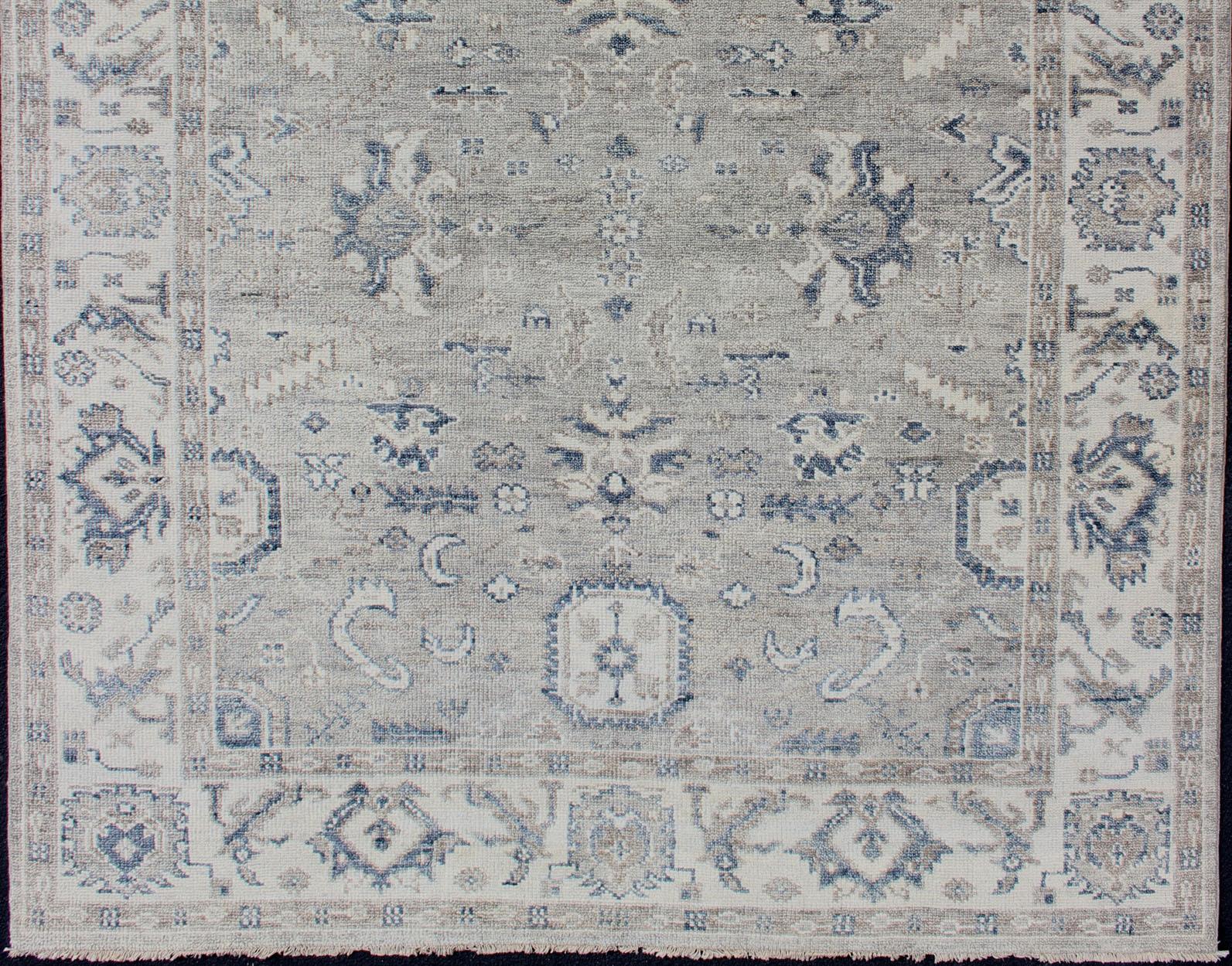 Hand-Knotted Indian Wool Oushak Rug in Cool Neutral Tones For Sale 1