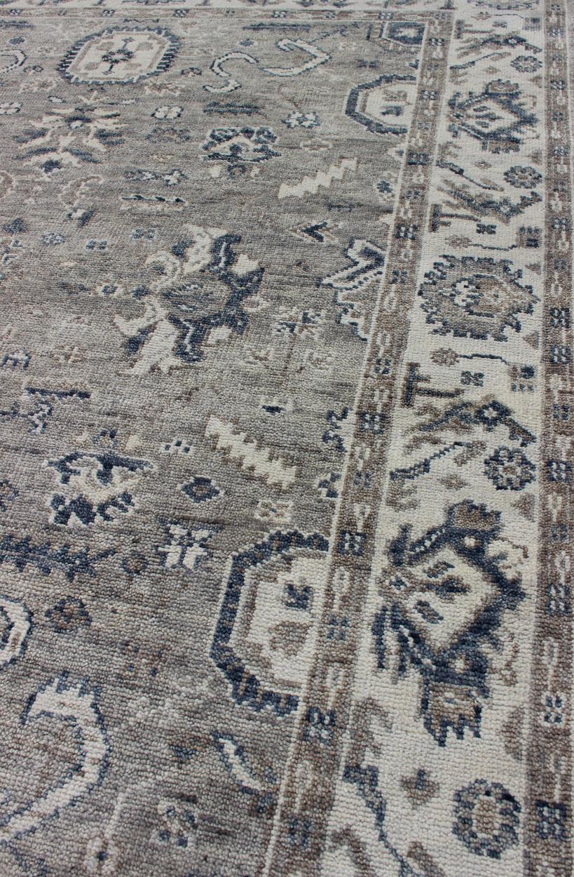 Hand-Knotted Indian Wool Oushak Rug in Cool Neutral Tones For Sale 2