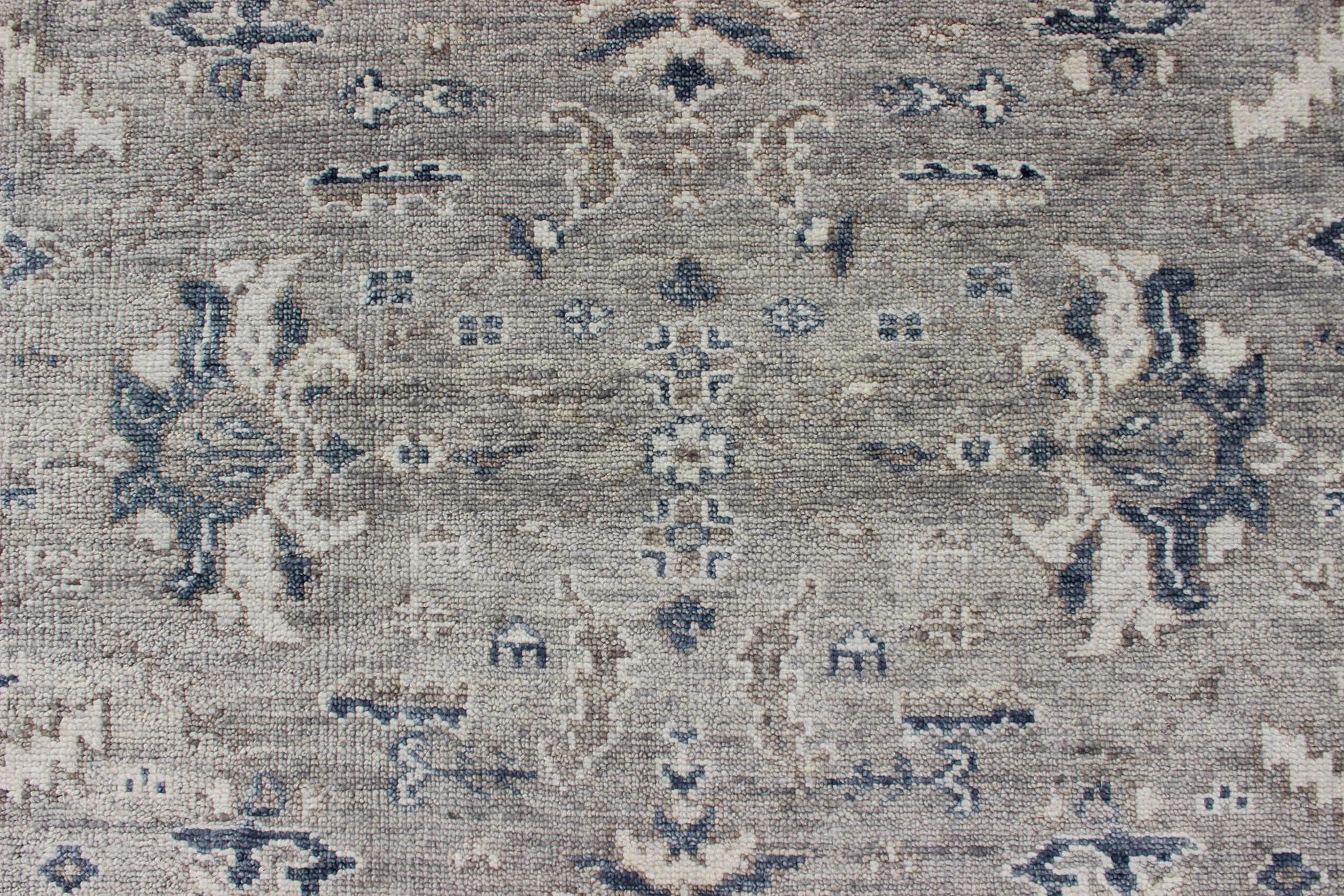 Hand-Knotted Indian Wool Oushak Rug in Cool Neutral Tones For Sale 5