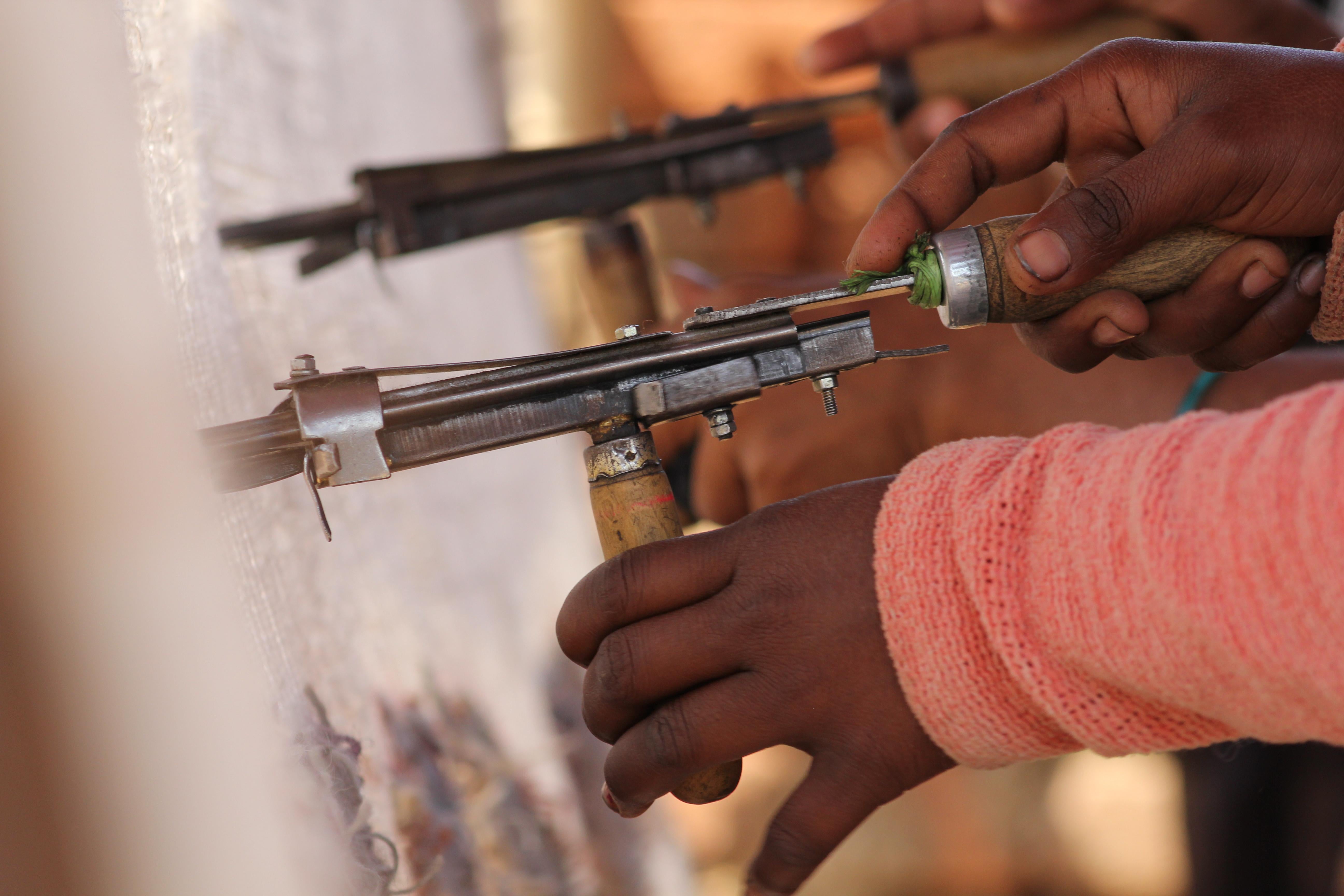 Tappeto in lana Jaipur annodato a mano in lino e bianco nuvola, con un motivo a trama sottile In condizioni Nuovo in vendita a Milano, IT