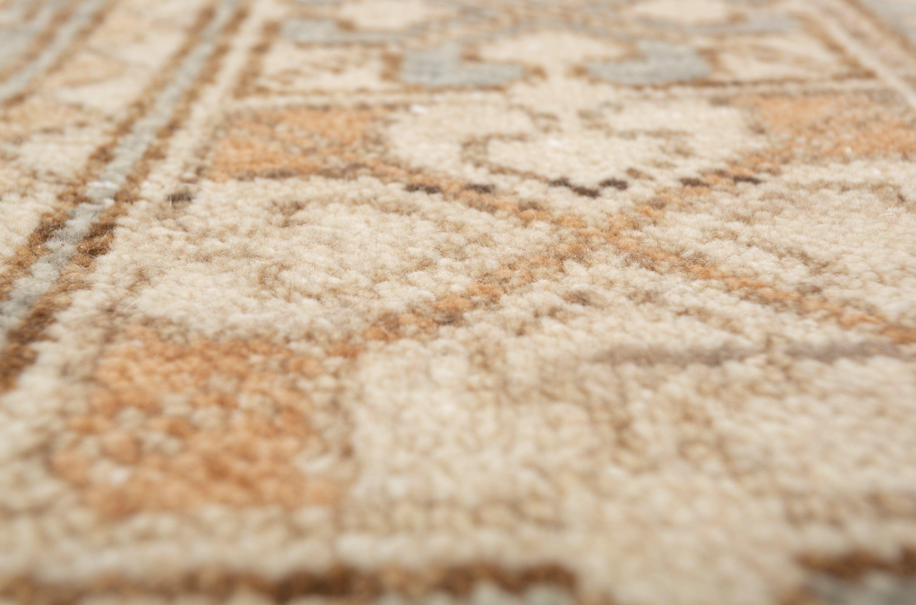 Handgeknüpfter Jaipur-Wollteppich in weichem Beige, elegantem Revival-Design (Colonial Revival) im Angebot