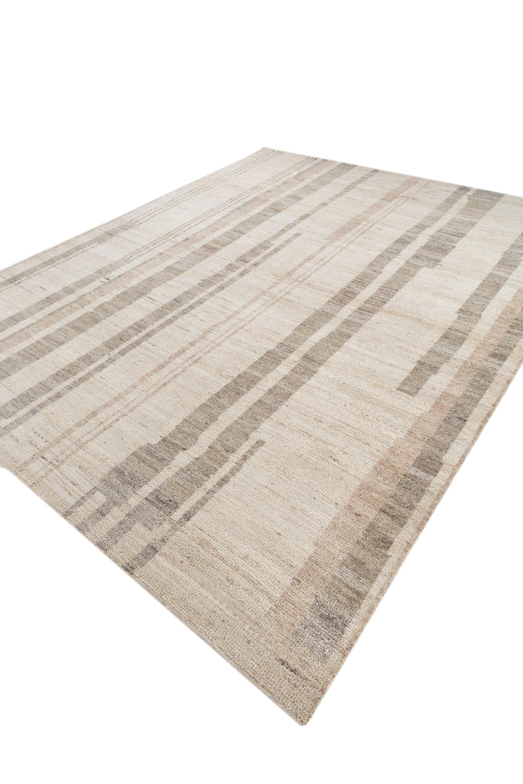 Questo tappeto in lana annodato a mano 8' x 10' di Jaipur Rugs presenta una sofisticata tonalità oro tenue con un motivo strutturato e minimalista. La struttura in lana di alta qualità offre una finitura morbida e resistente, ideale per aggiungere
