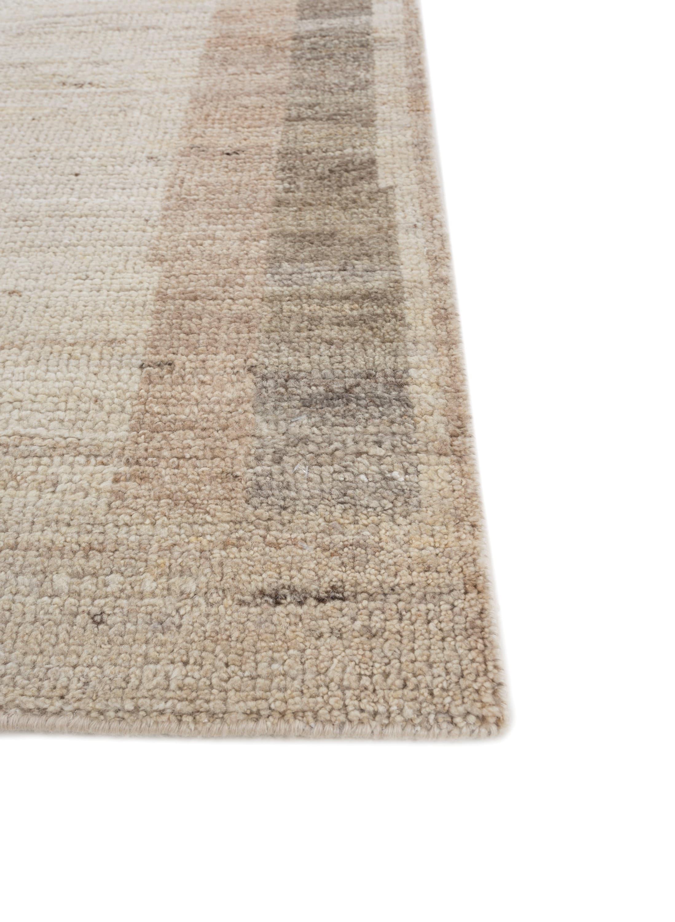 Organico moderno Tappeto in lana Jaipur annodato a mano di colore oro tenue, con un design elegante e strutturato. in vendita