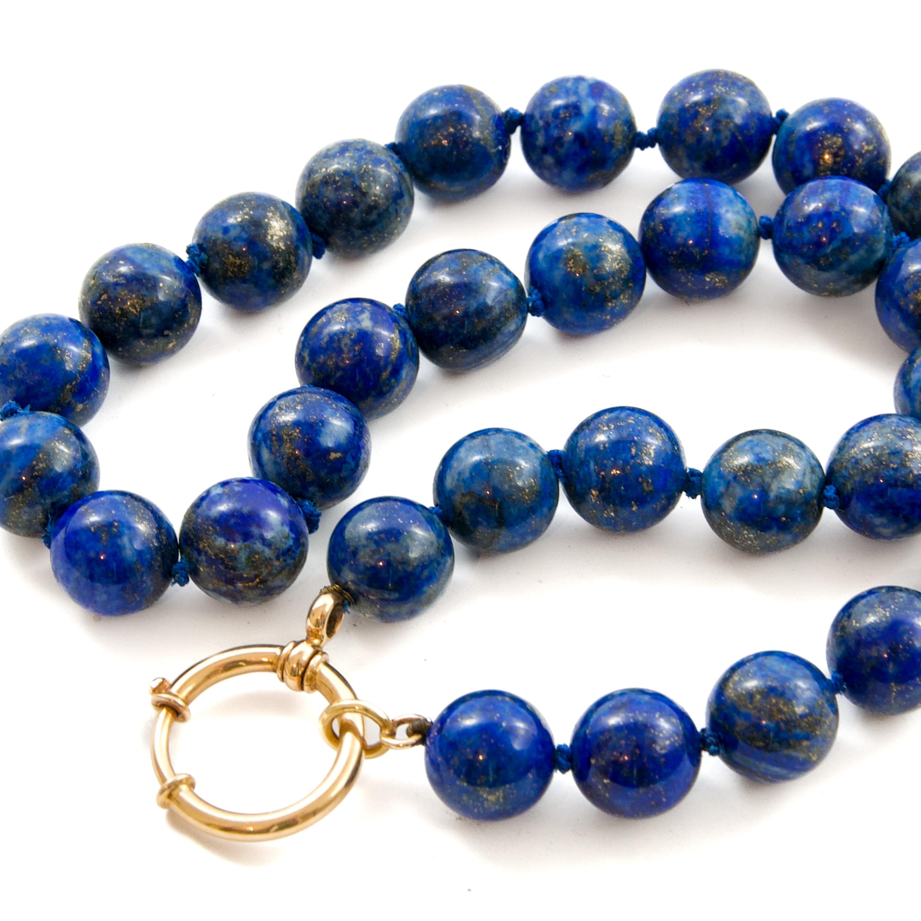 Collana in Lapislazzuli annodato a mano con chiusura in oro 14 carati in vendita 2