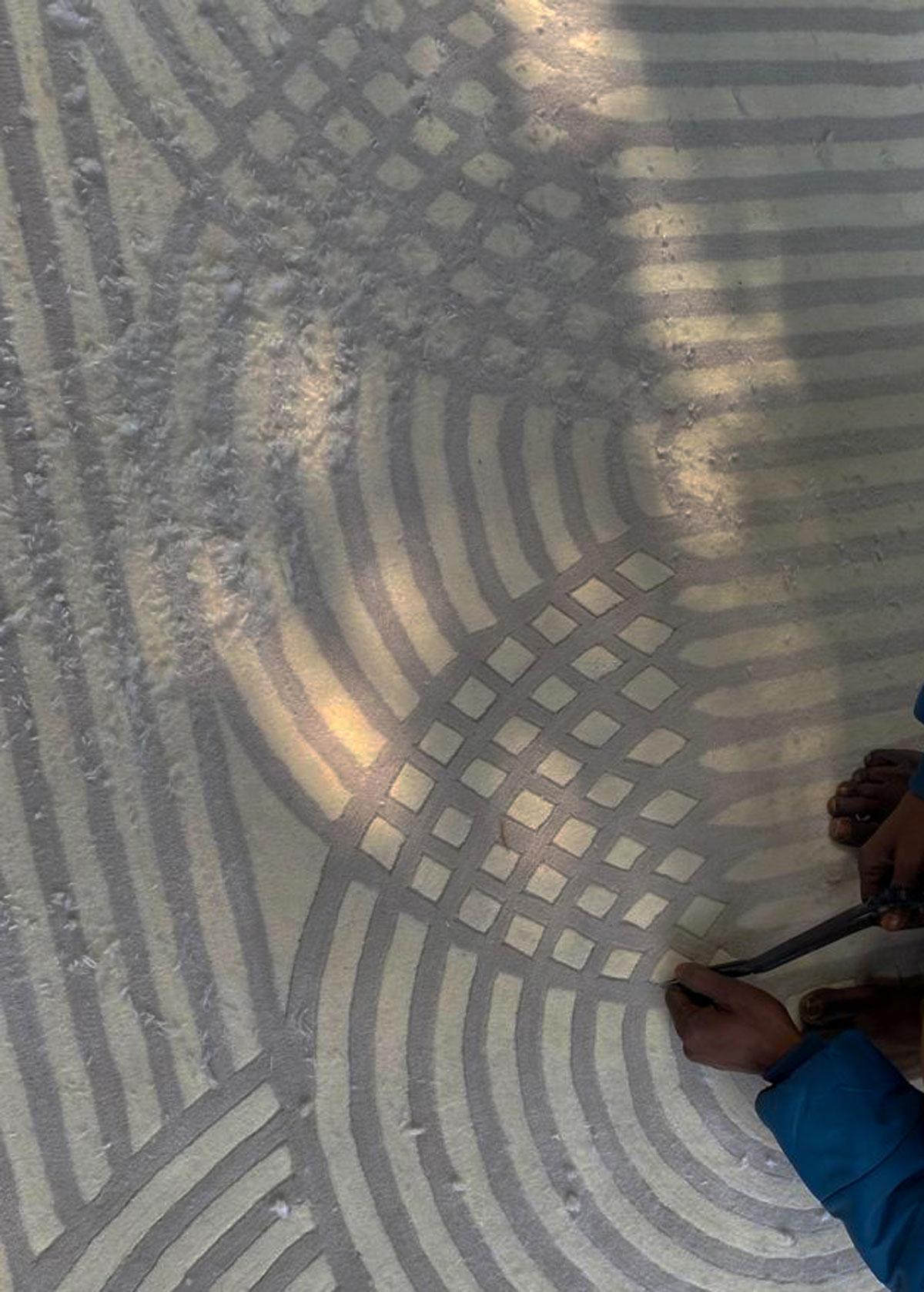Handgeknüpfter minimalistischer Magnetischer Flux-Teppich von Spacewarp (Art nouveau) im Angebot