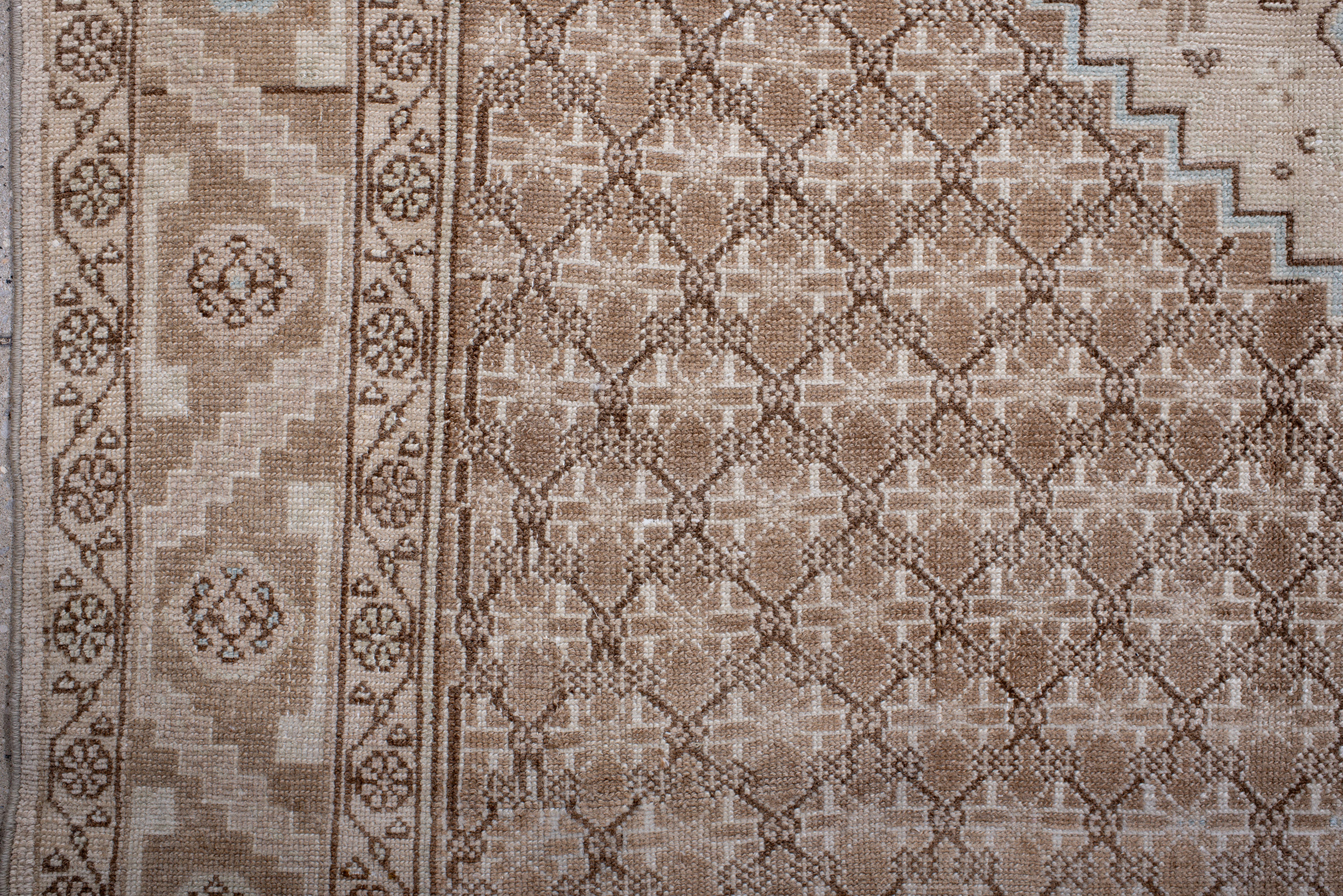 Alfombra anudada a mano Malayer Suave diseño de medallón reticular en rubor y arena Lana en venta