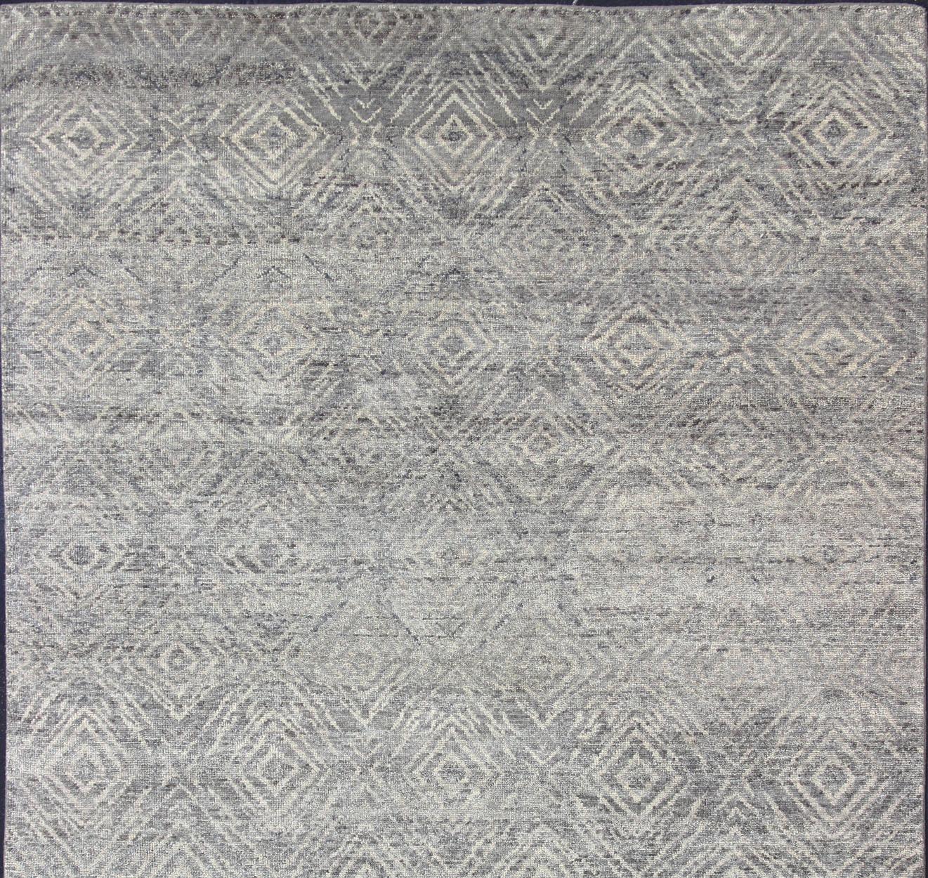 Handgeknüpfter moderner Teppich im Diamantdesign in Grau-Grün von Keivan Woven Arts im Angebot 3
