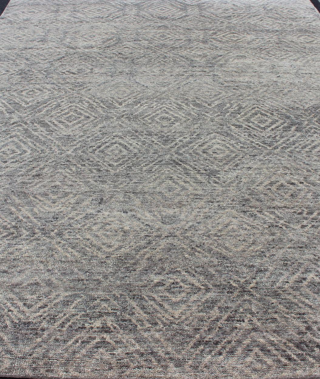 Handgeknüpfter moderner Teppich im Diamantdesign in Grau-Grün von Keivan Woven Arts (Moderne) im Angebot