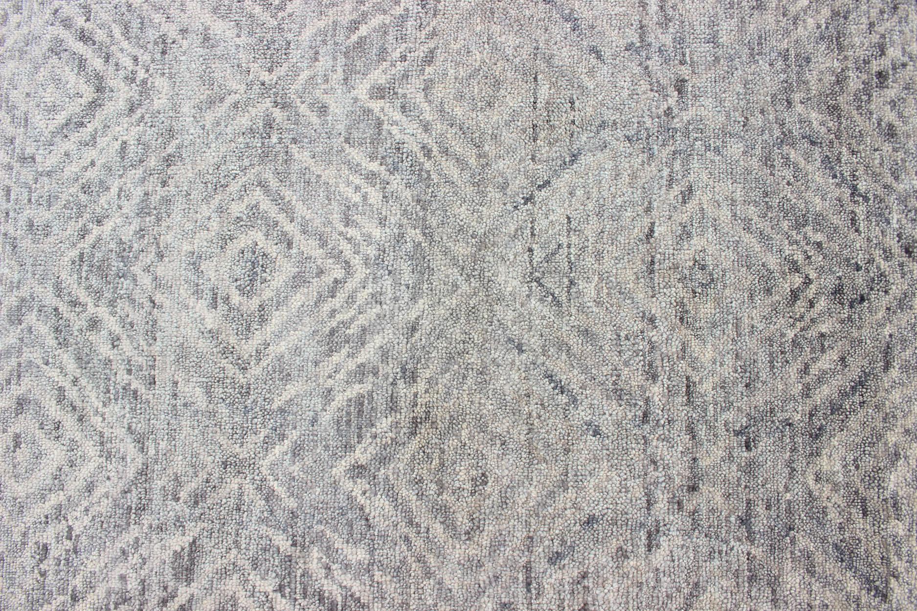 Handgeknüpfter moderner Teppich im Diamantdesign in Grau-Grün von Keivan Woven Arts im Zustand „Hervorragend“ im Angebot in Atlanta, GA