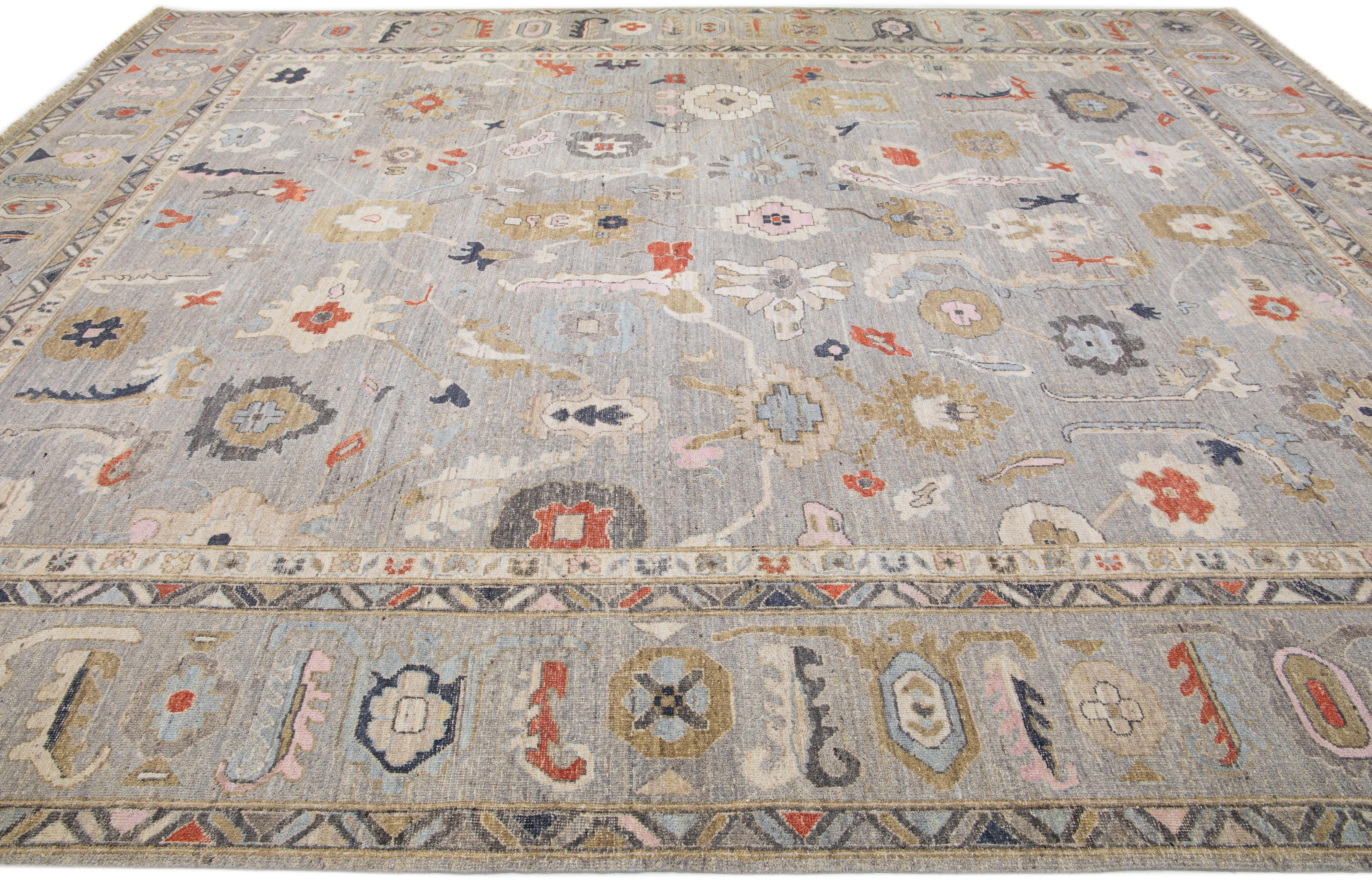 2010s Hand-Knotted Modern Sultanabad Wool Rug With Allover Gray Field In New Condition For Sale In Norwalk, CT