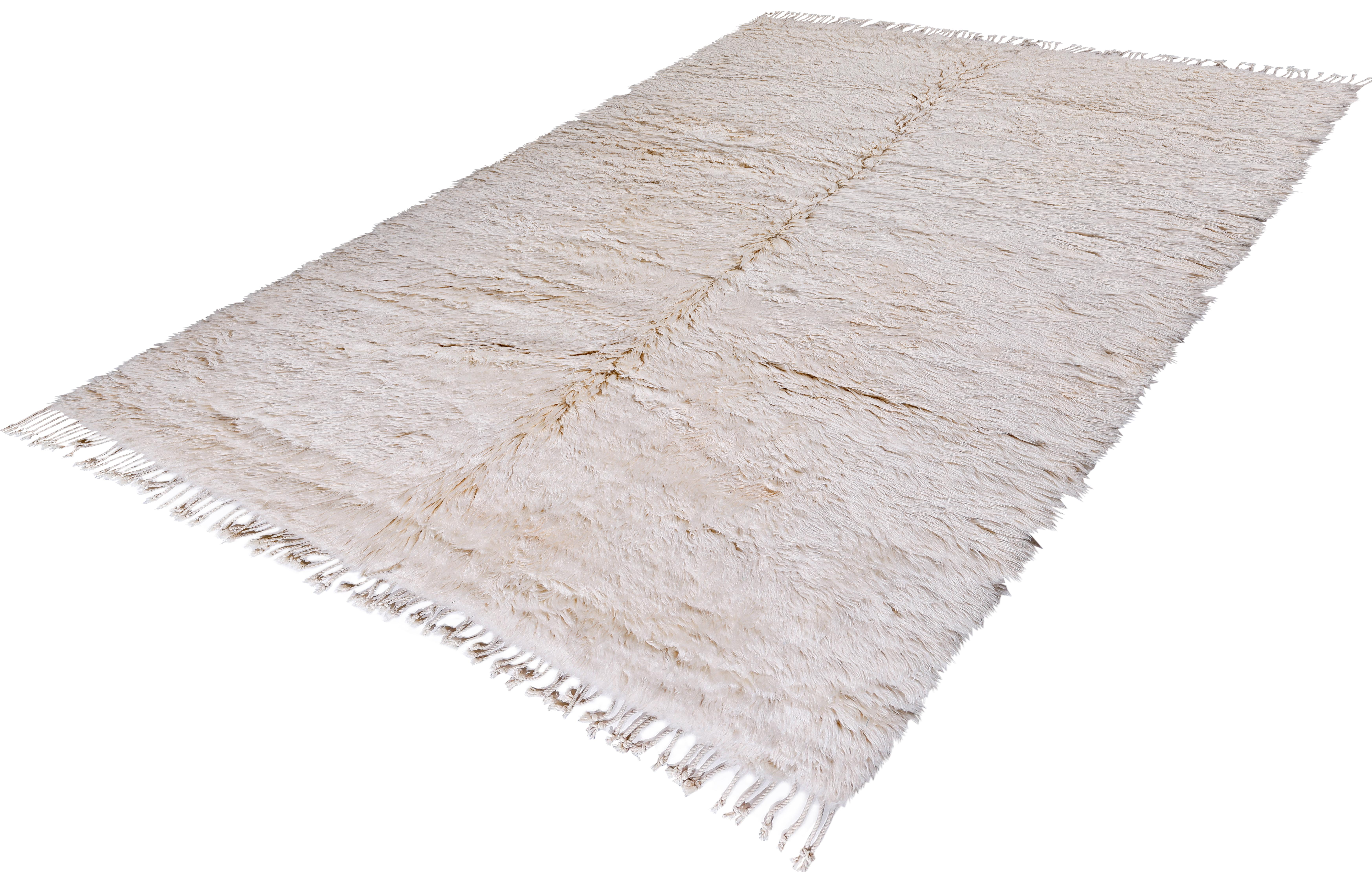 Alfombra Marroquí Moderna Anudada a Mano en Lana Marfil con Textura Shag en Nuevo estado para la venta en New York, NY